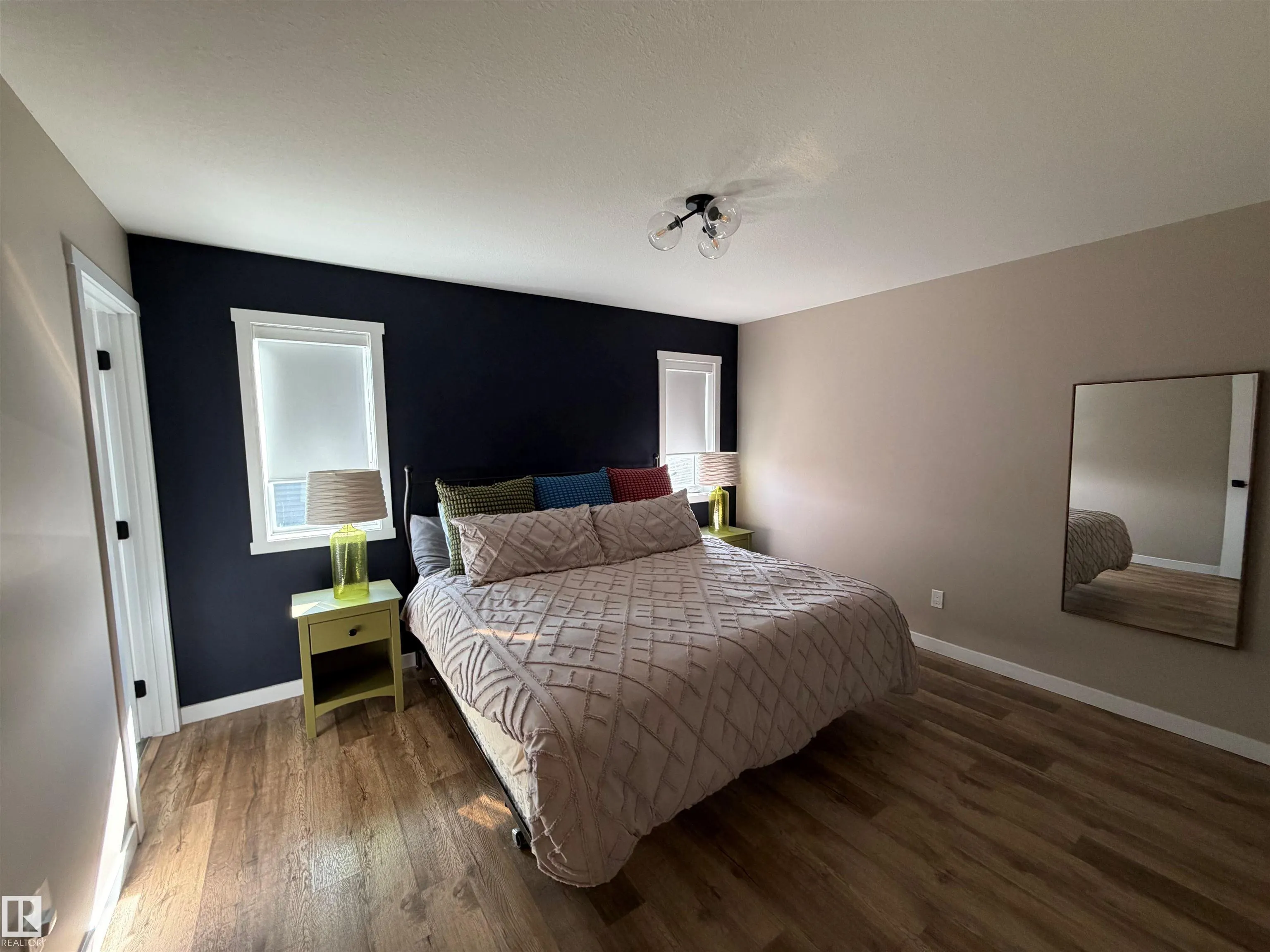 595 MEADOWVIEW Drive