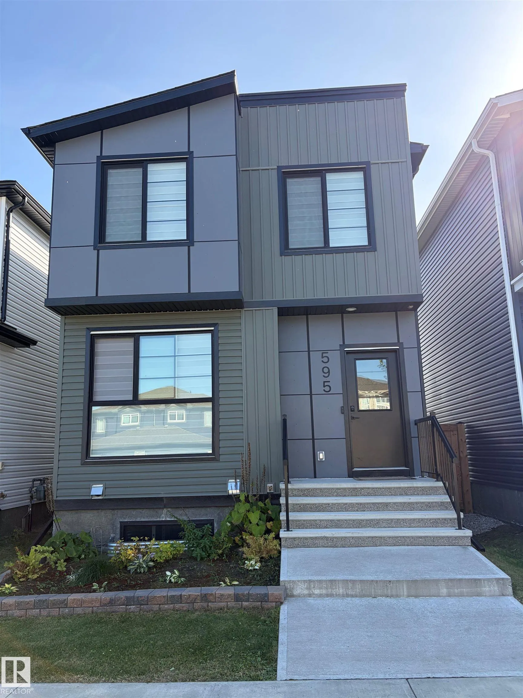 595 MEADOWVIEW Drive