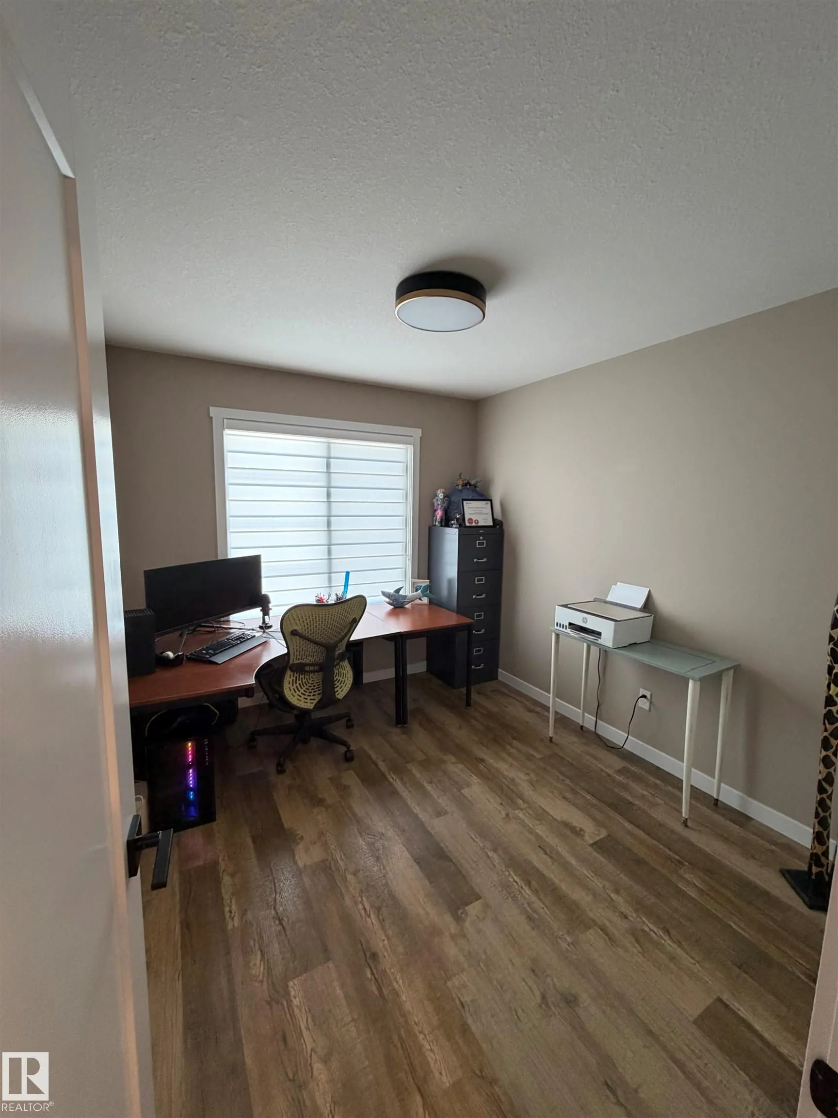 595 MEADOWVIEW Drive