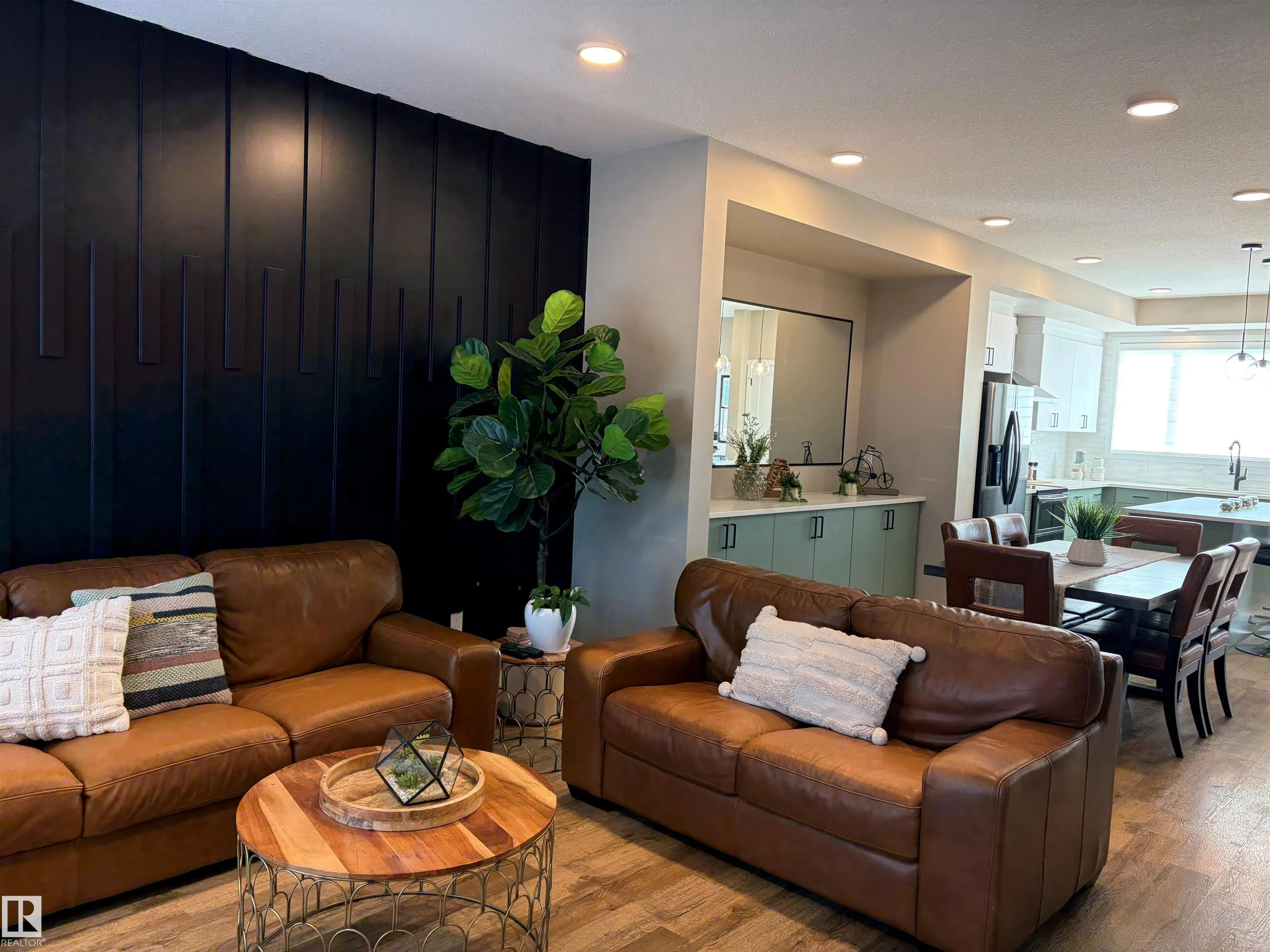 595 MEADOWVIEW Drive