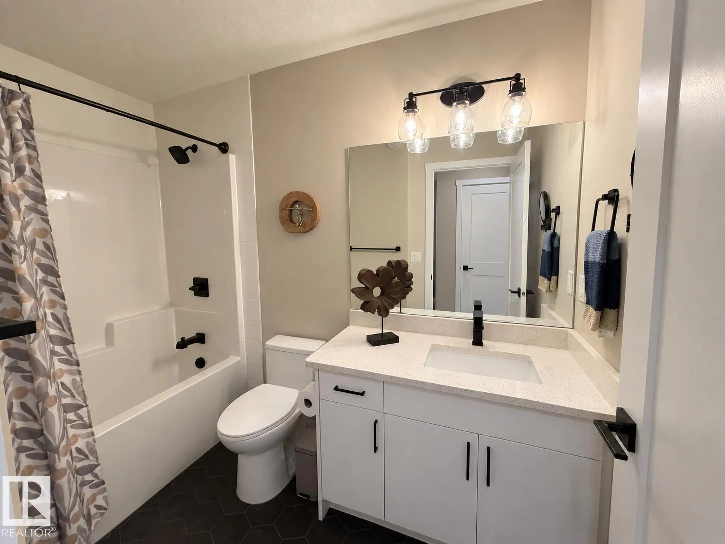 595 MEADOWVIEW Drive