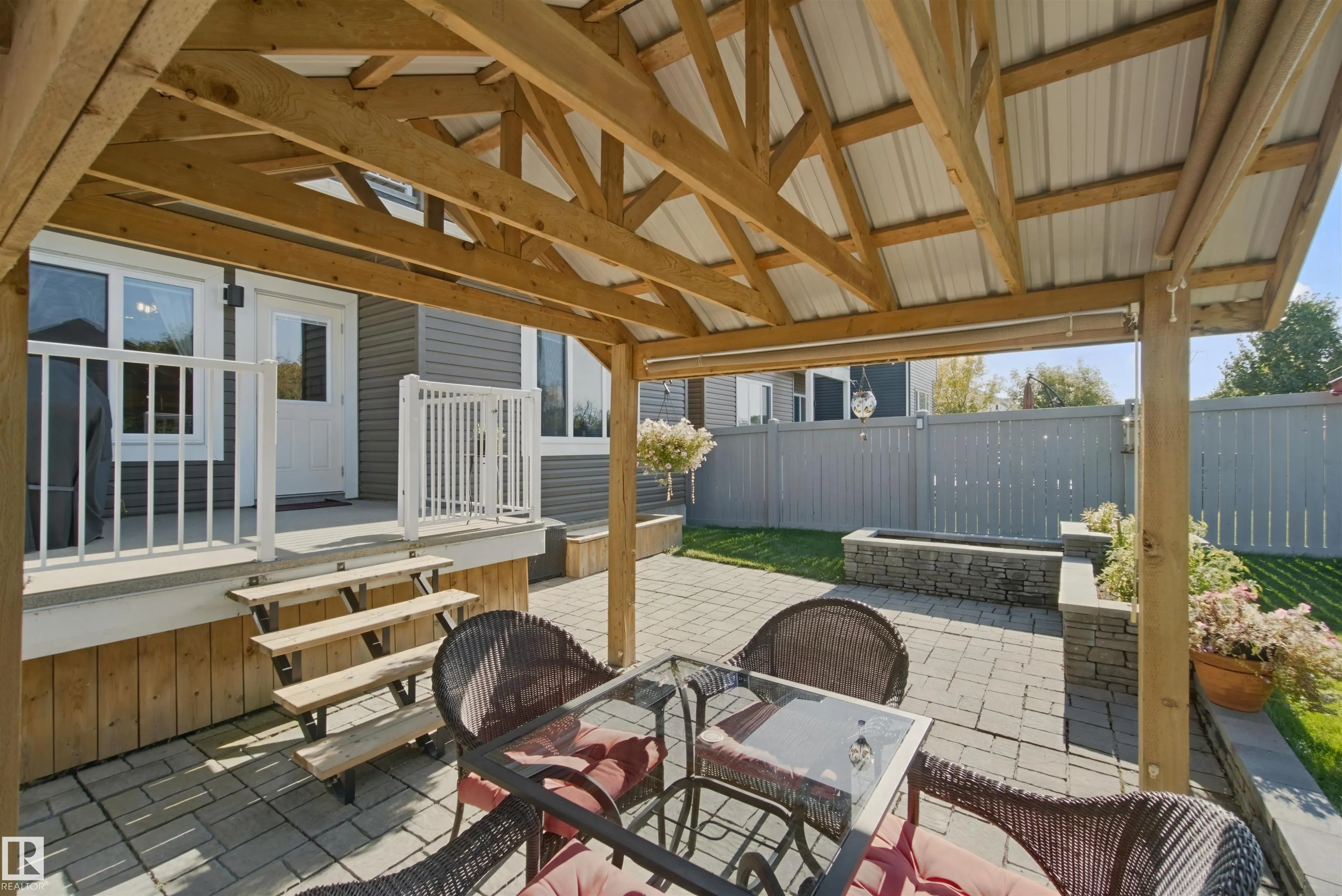 3895 ROBINS Crescent