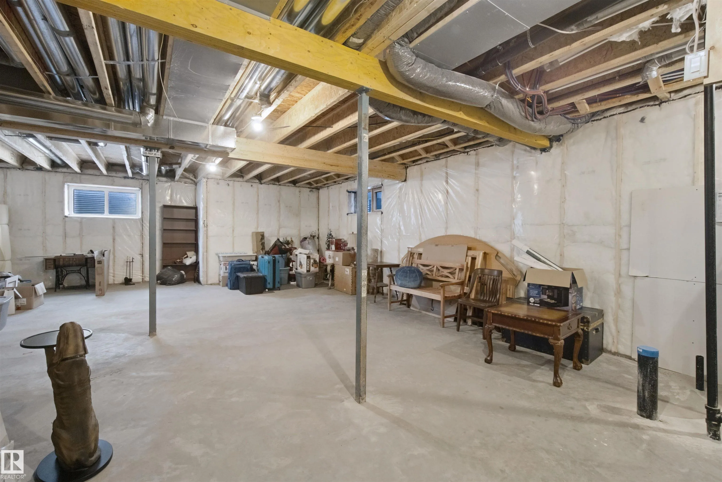 3895 ROBINS Crescent
