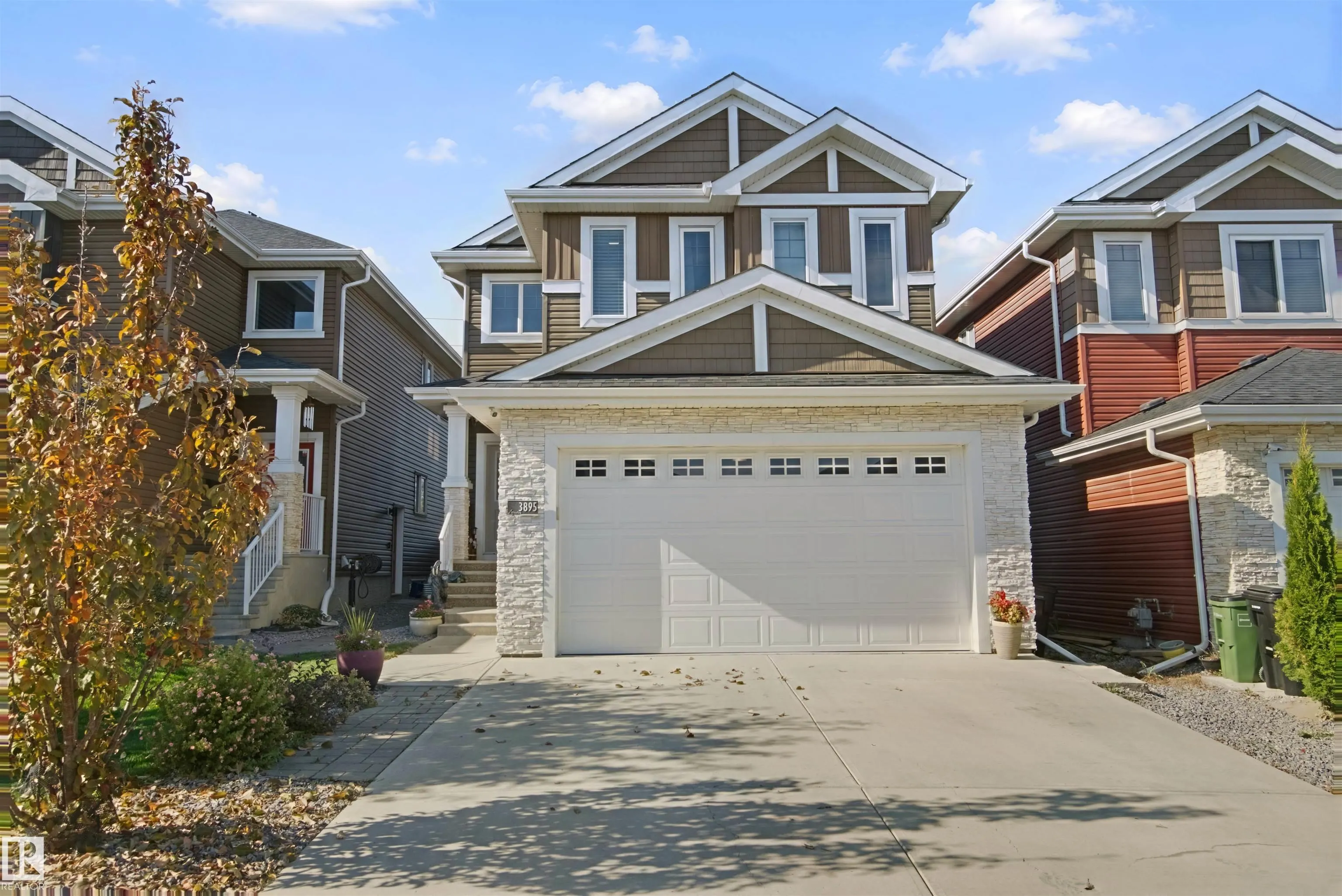 3895 ROBINS Crescent