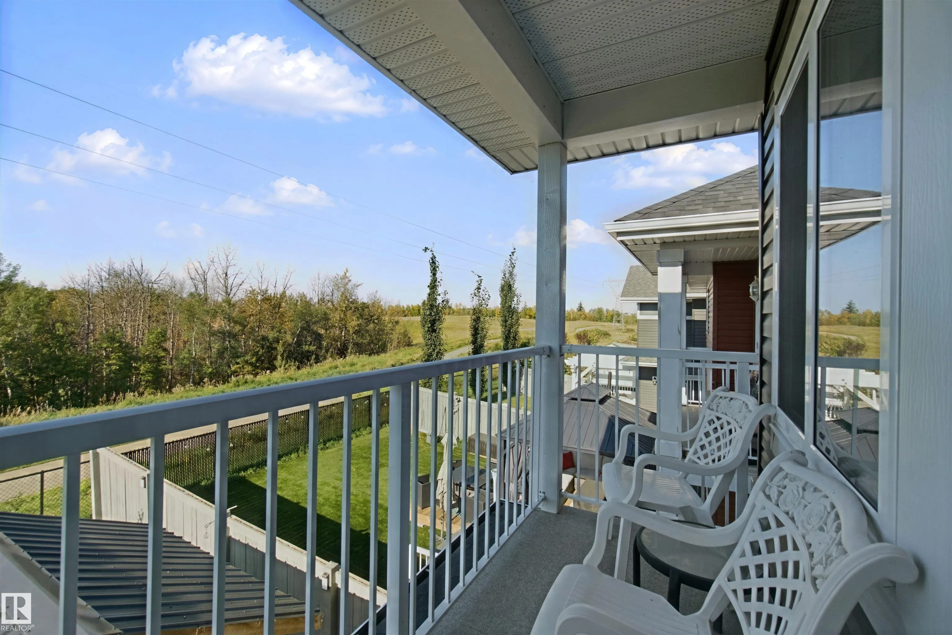 3895 ROBINS Crescent