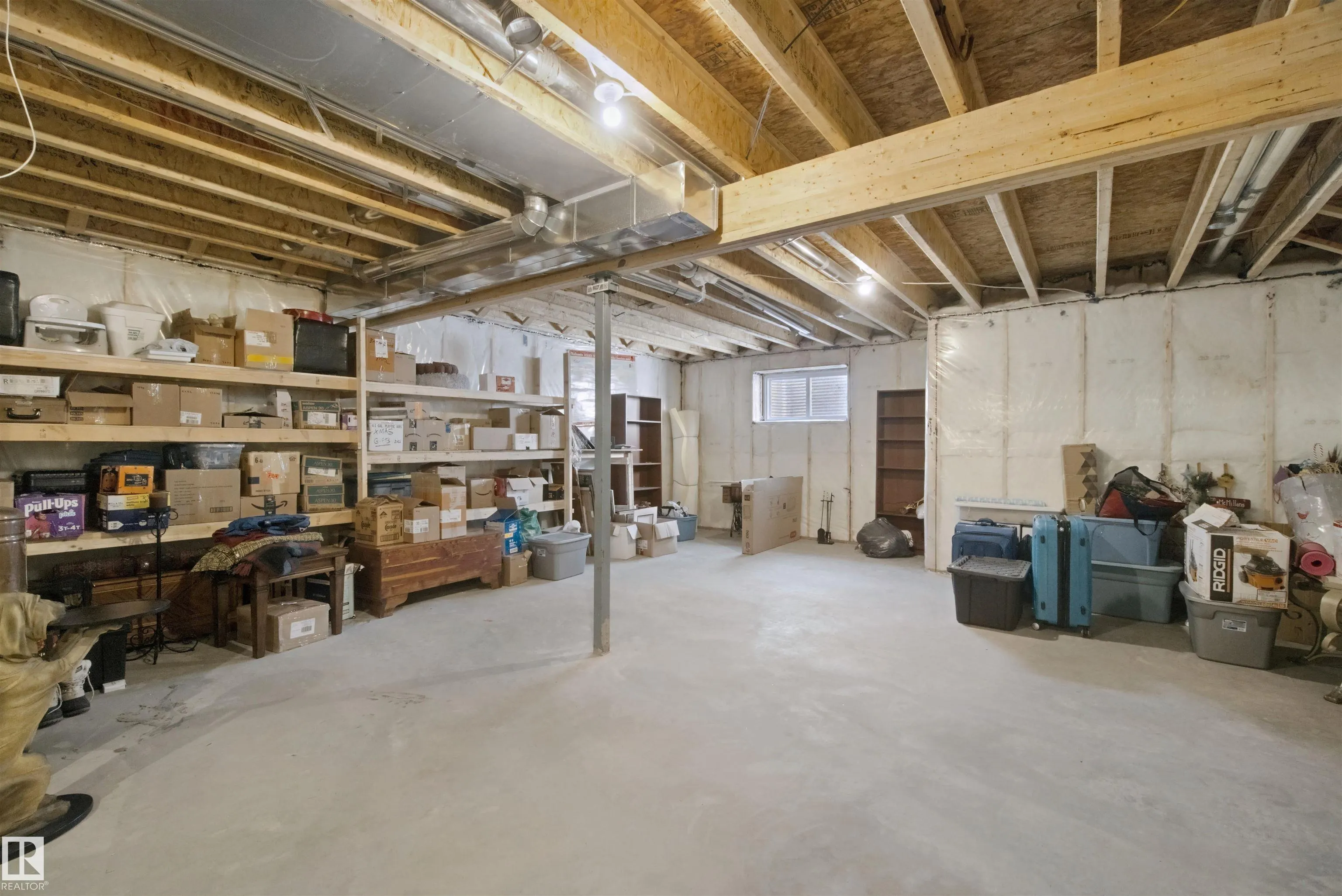 3895 ROBINS Crescent