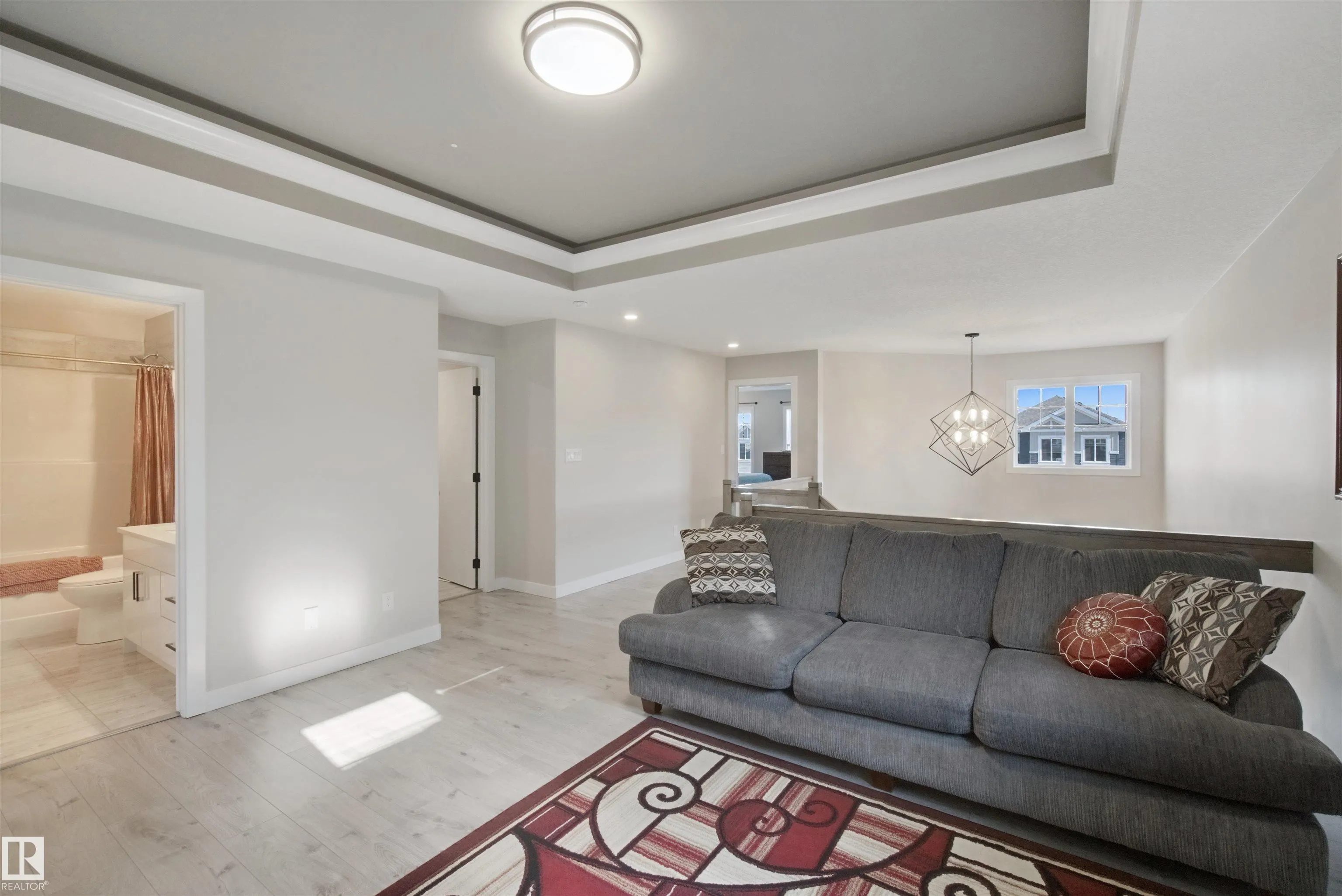 3895 ROBINS Crescent