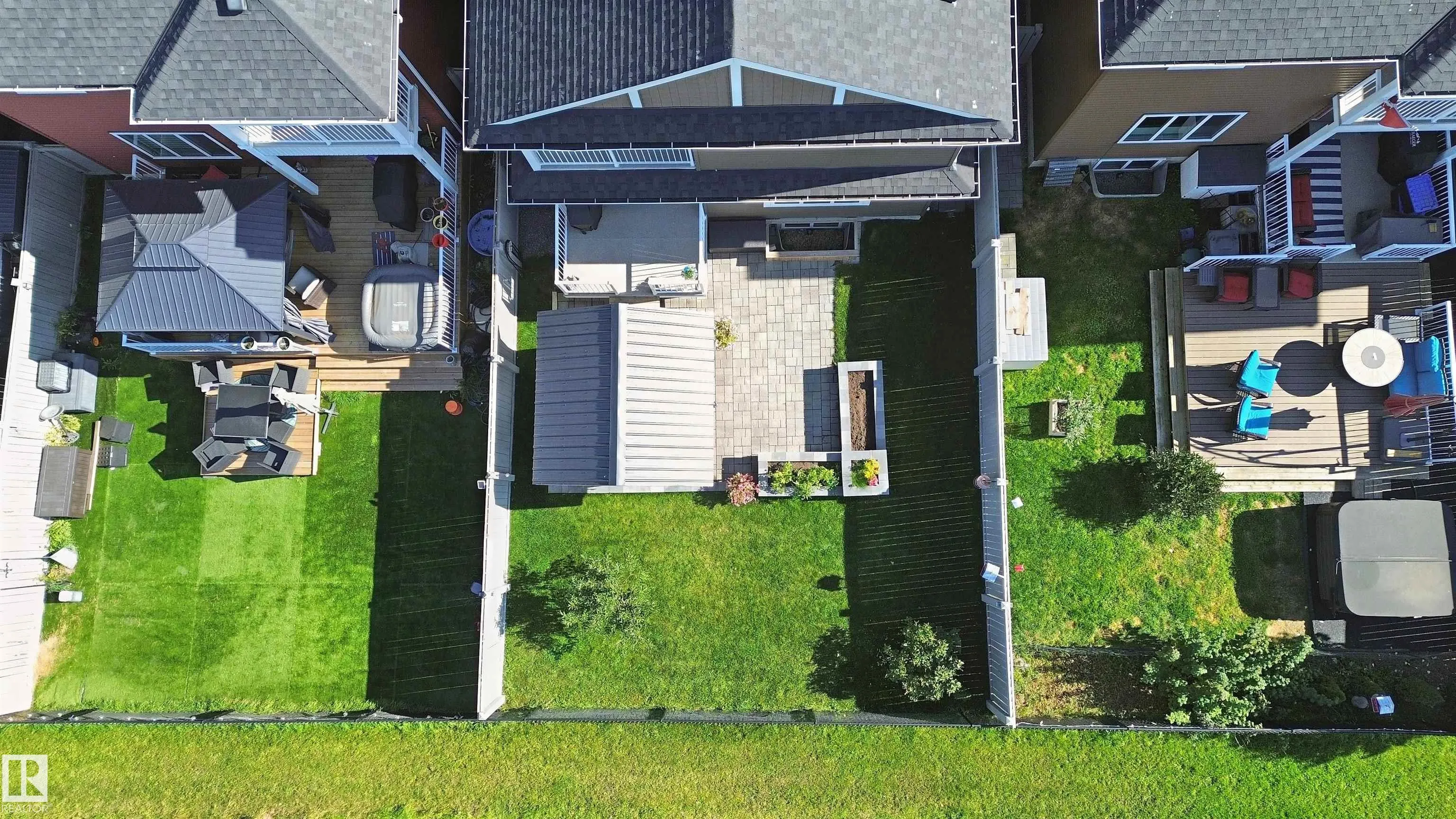 3895 ROBINS Crescent
