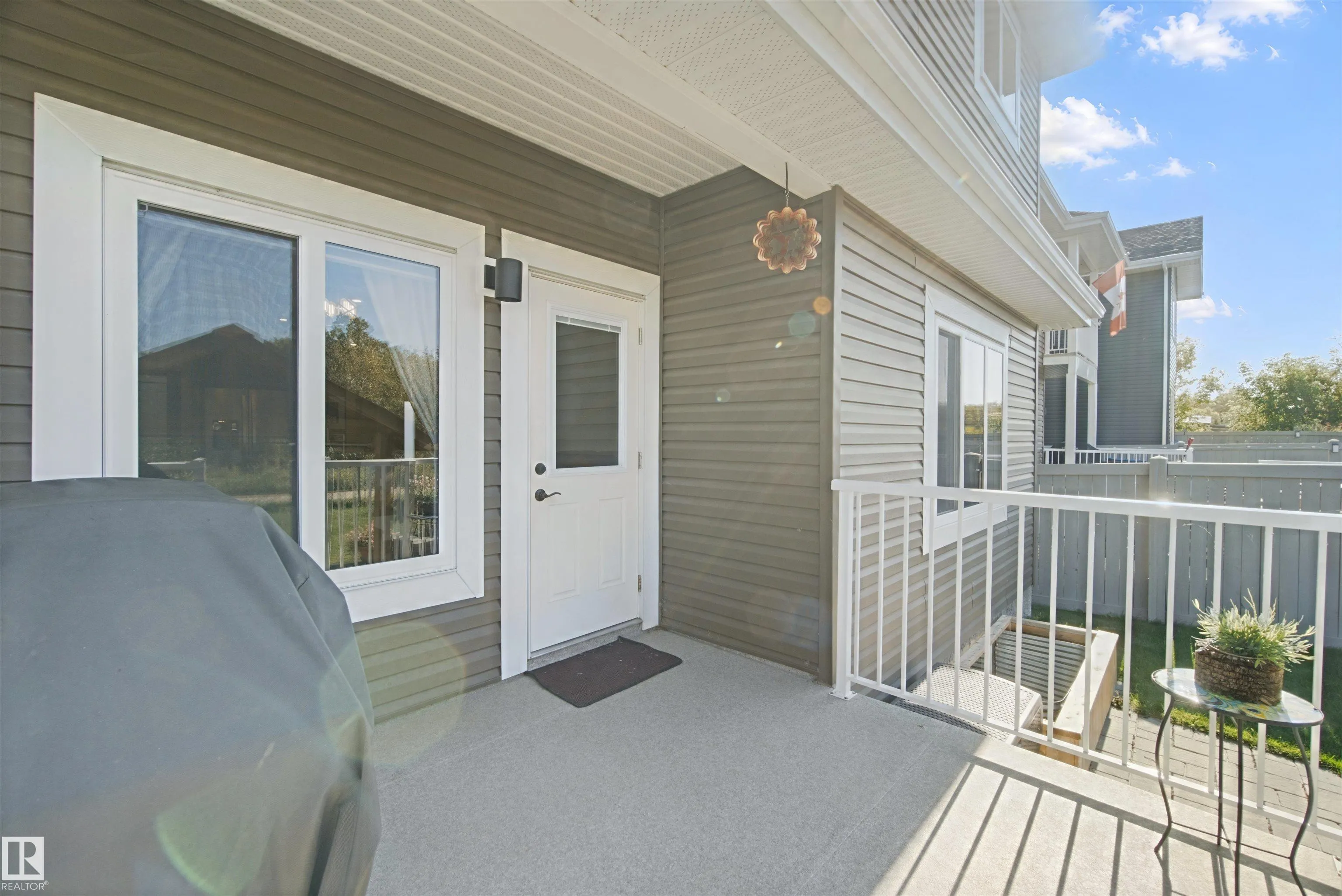 3895 ROBINS Crescent