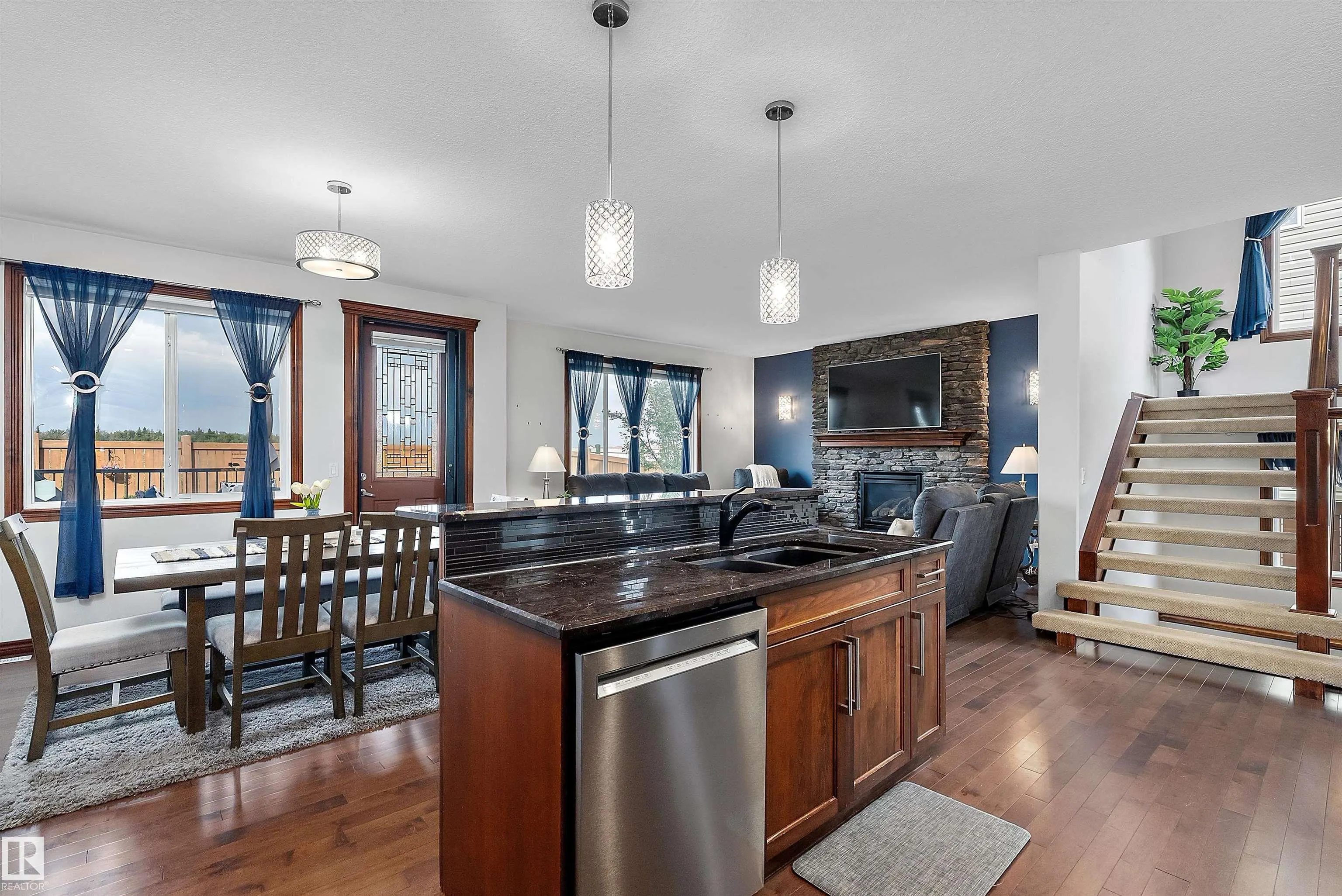 87 LAMPLIGHT Drive