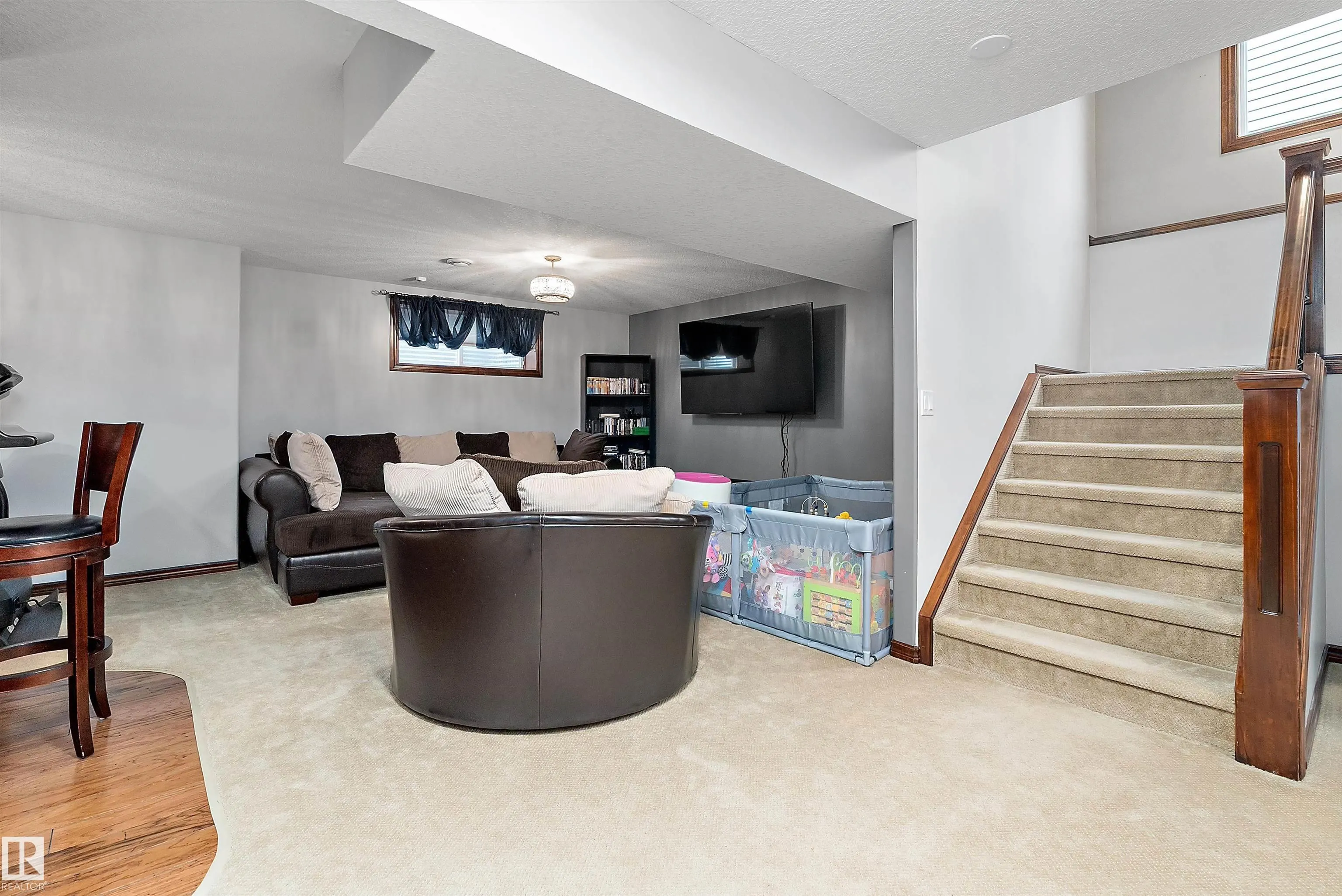 87 LAMPLIGHT Drive