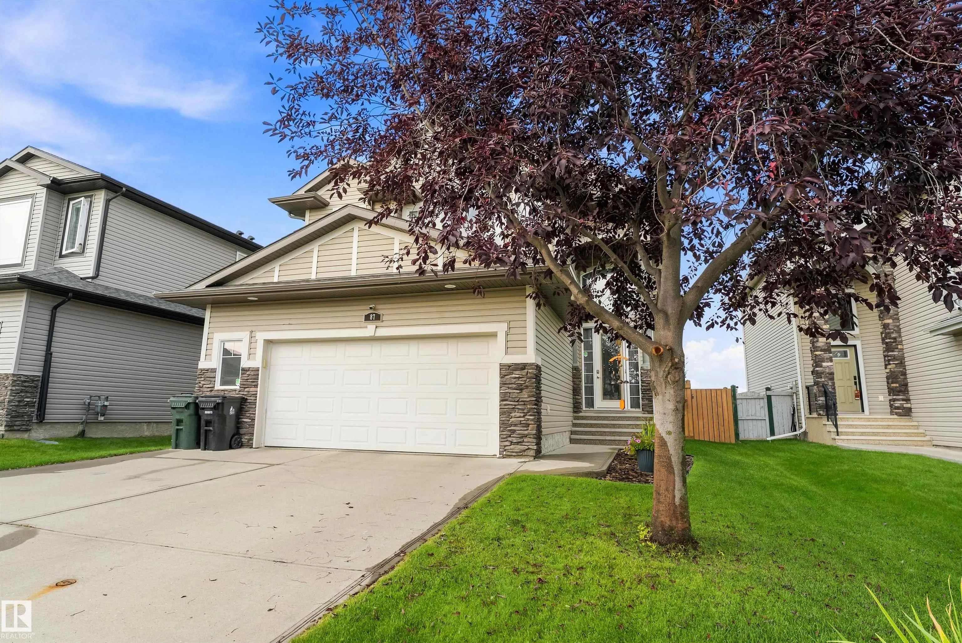 87 LAMPLIGHT Drive