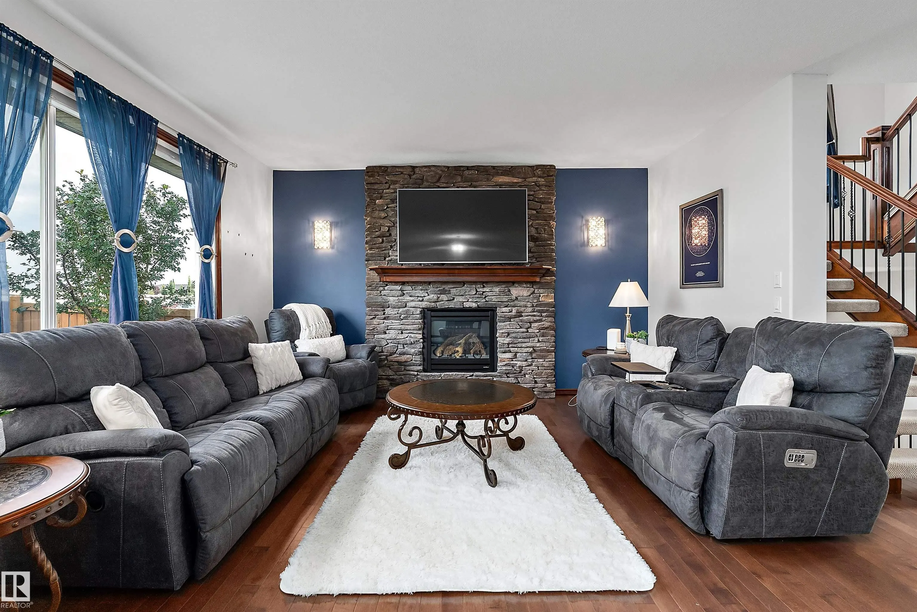 87 LAMPLIGHT Drive