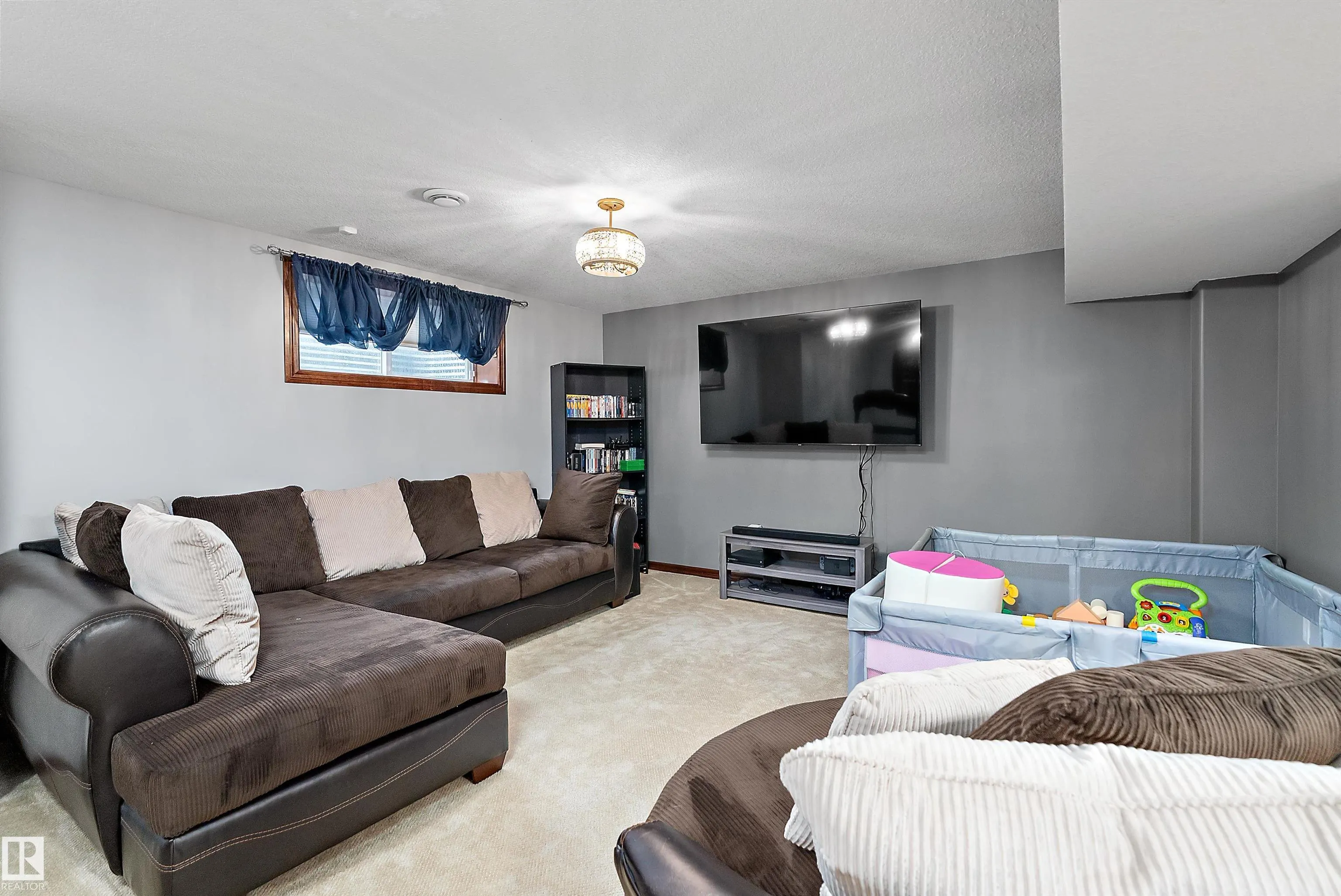 87 LAMPLIGHT Drive