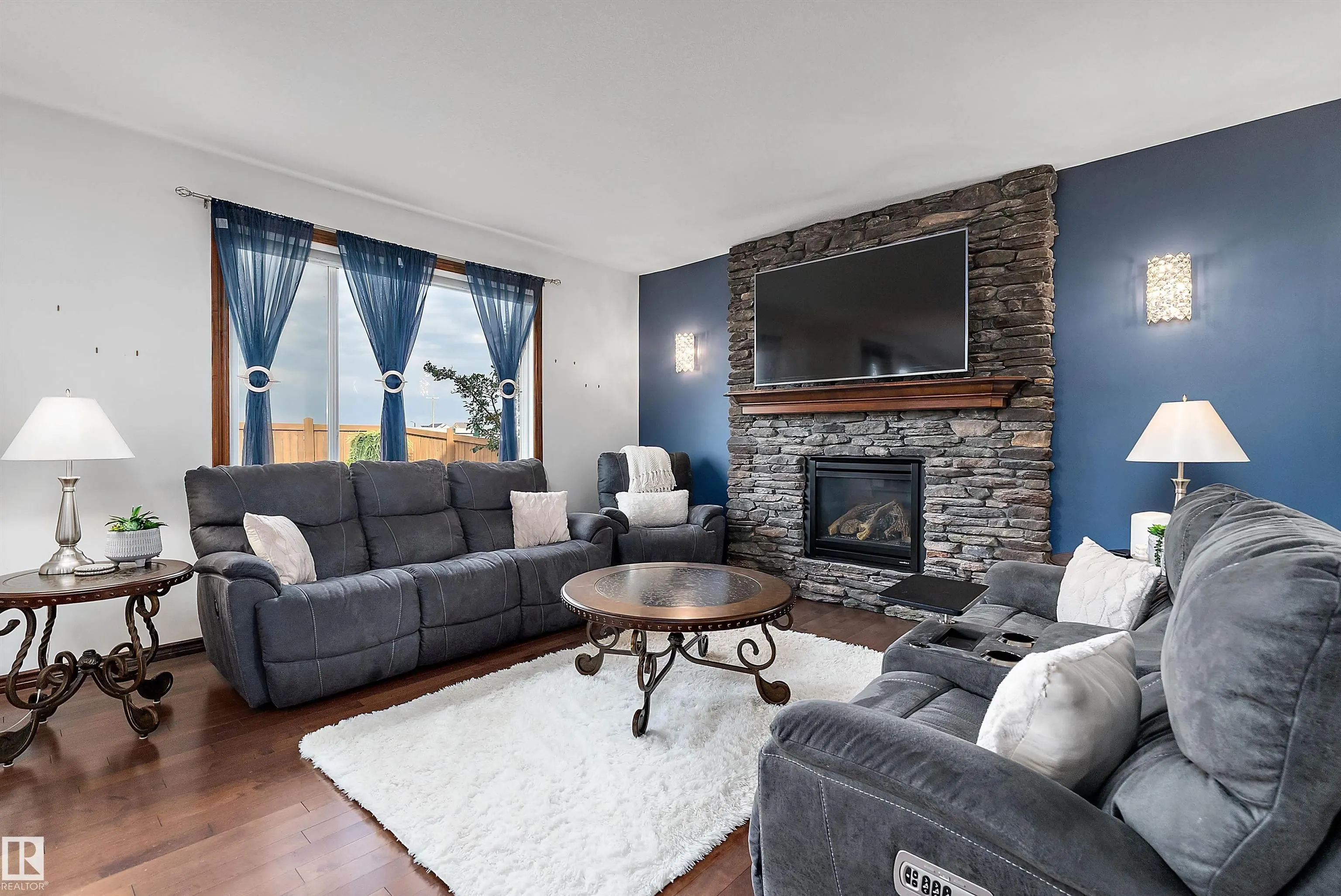 87 LAMPLIGHT Drive