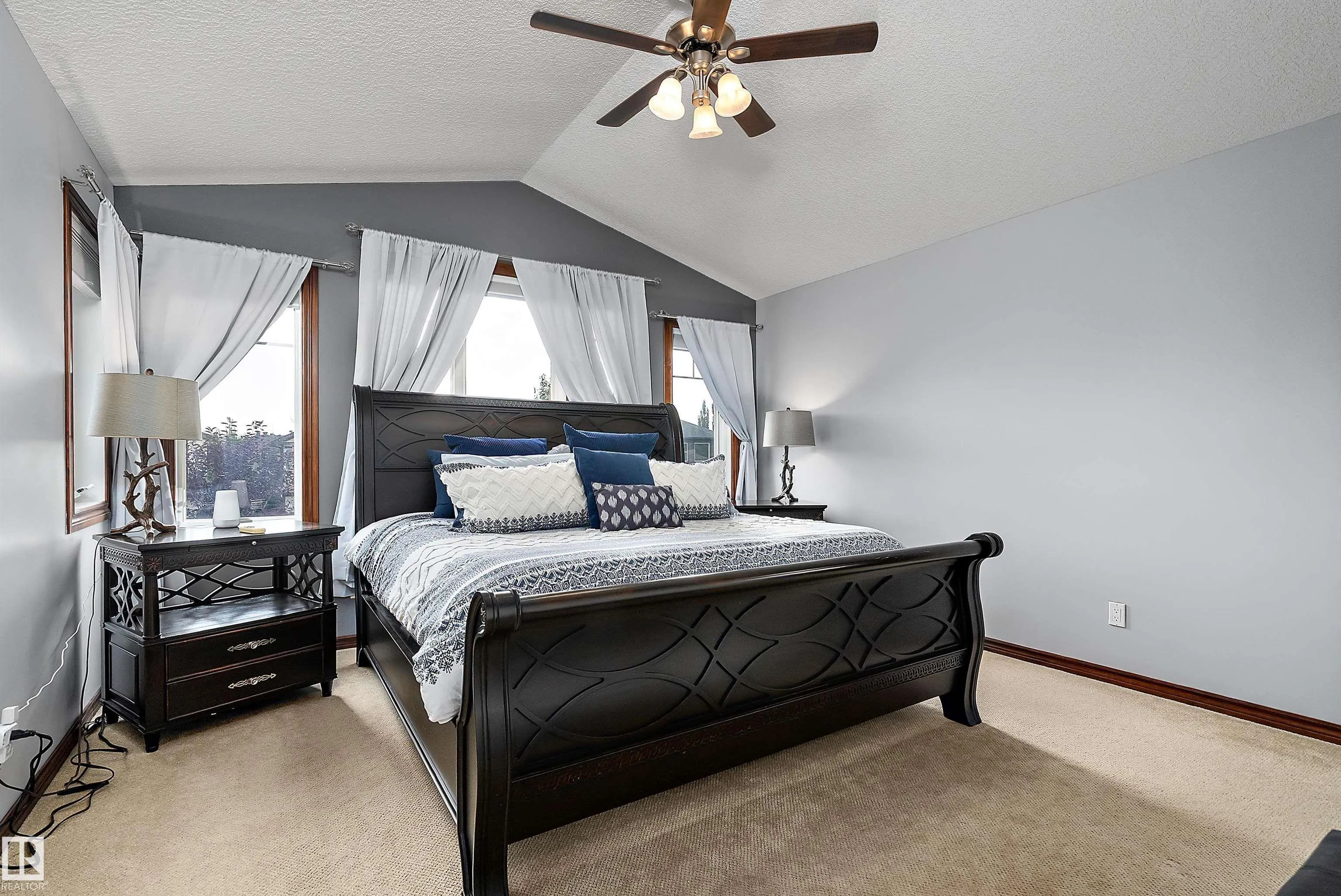 87 LAMPLIGHT Drive