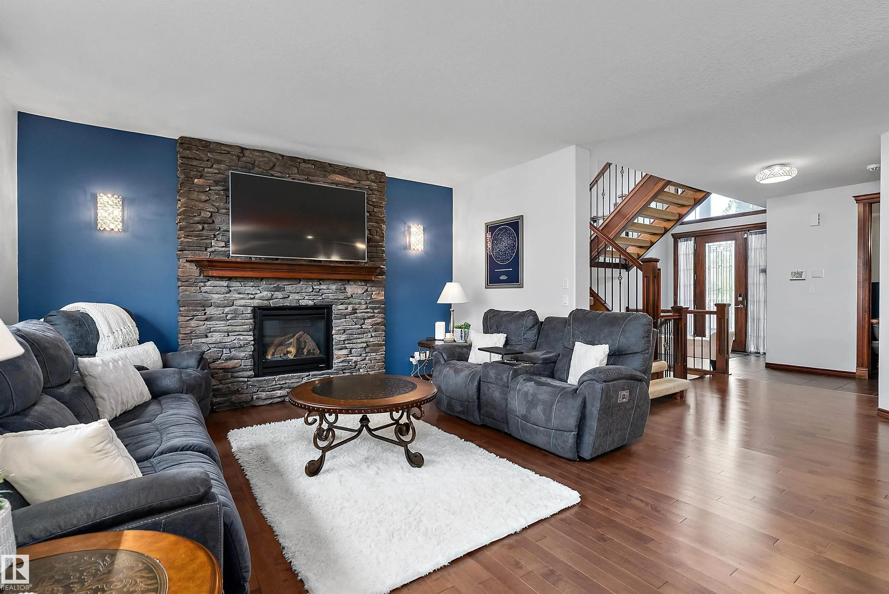 87 LAMPLIGHT Drive