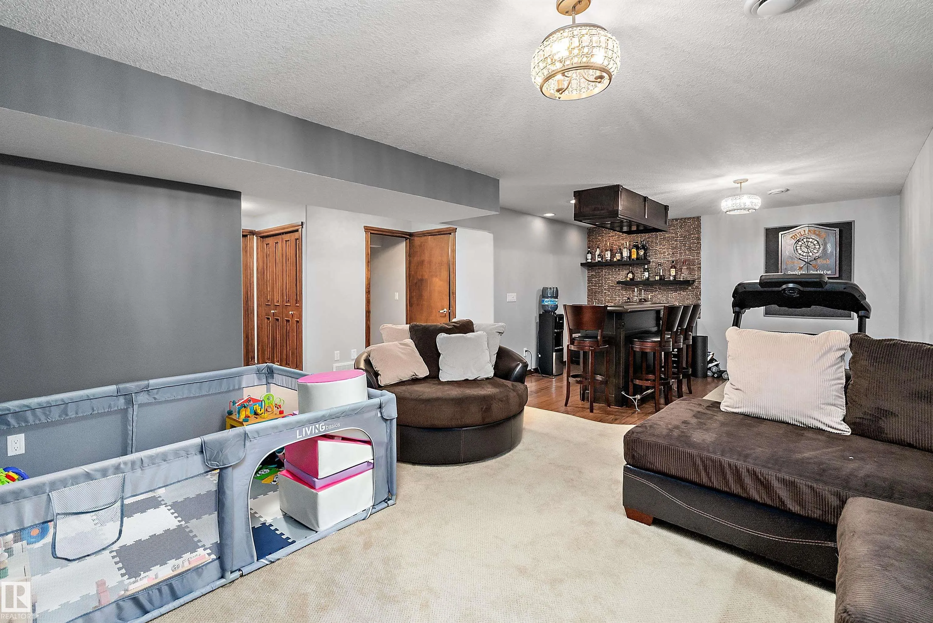 87 LAMPLIGHT Drive