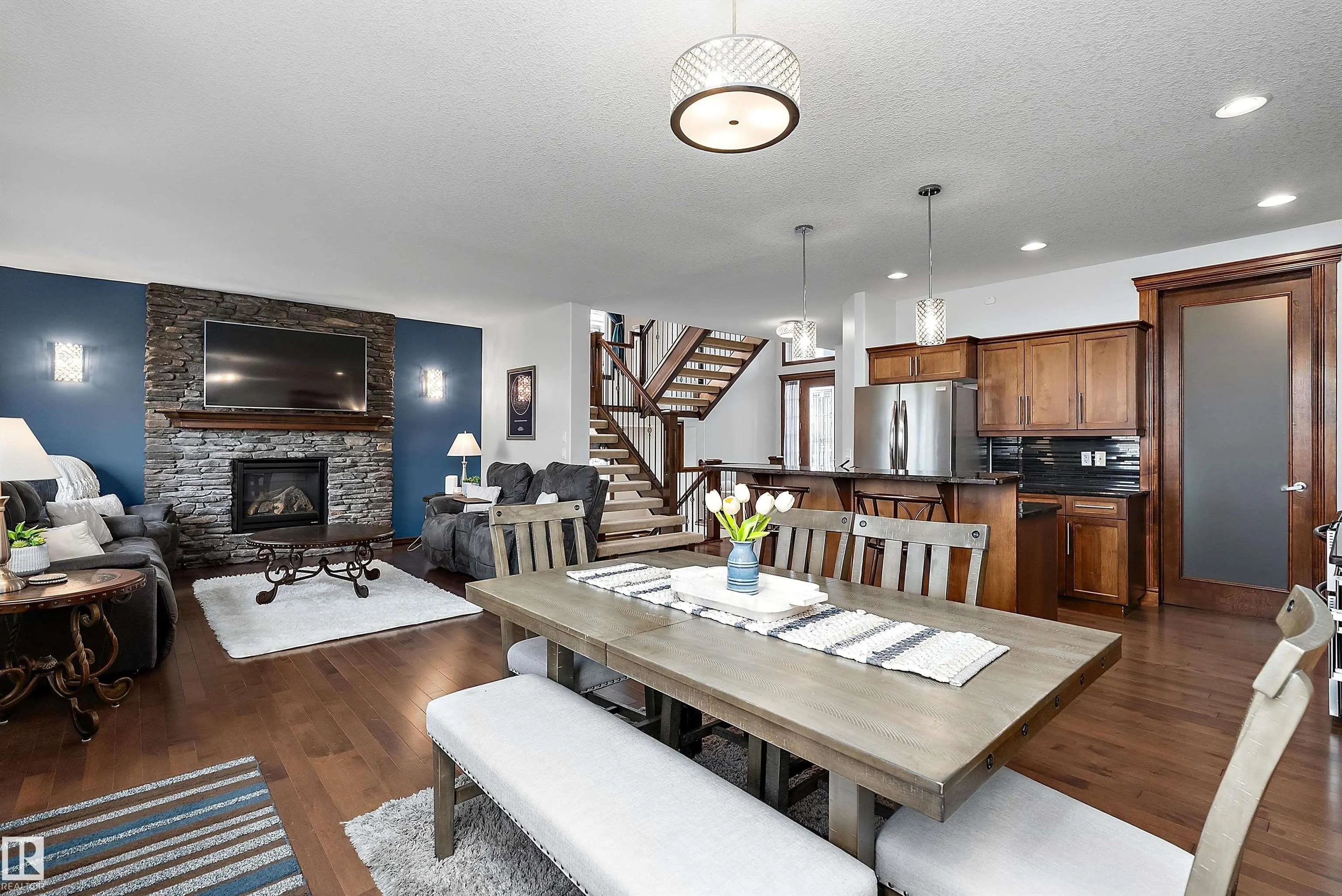 87 LAMPLIGHT Drive