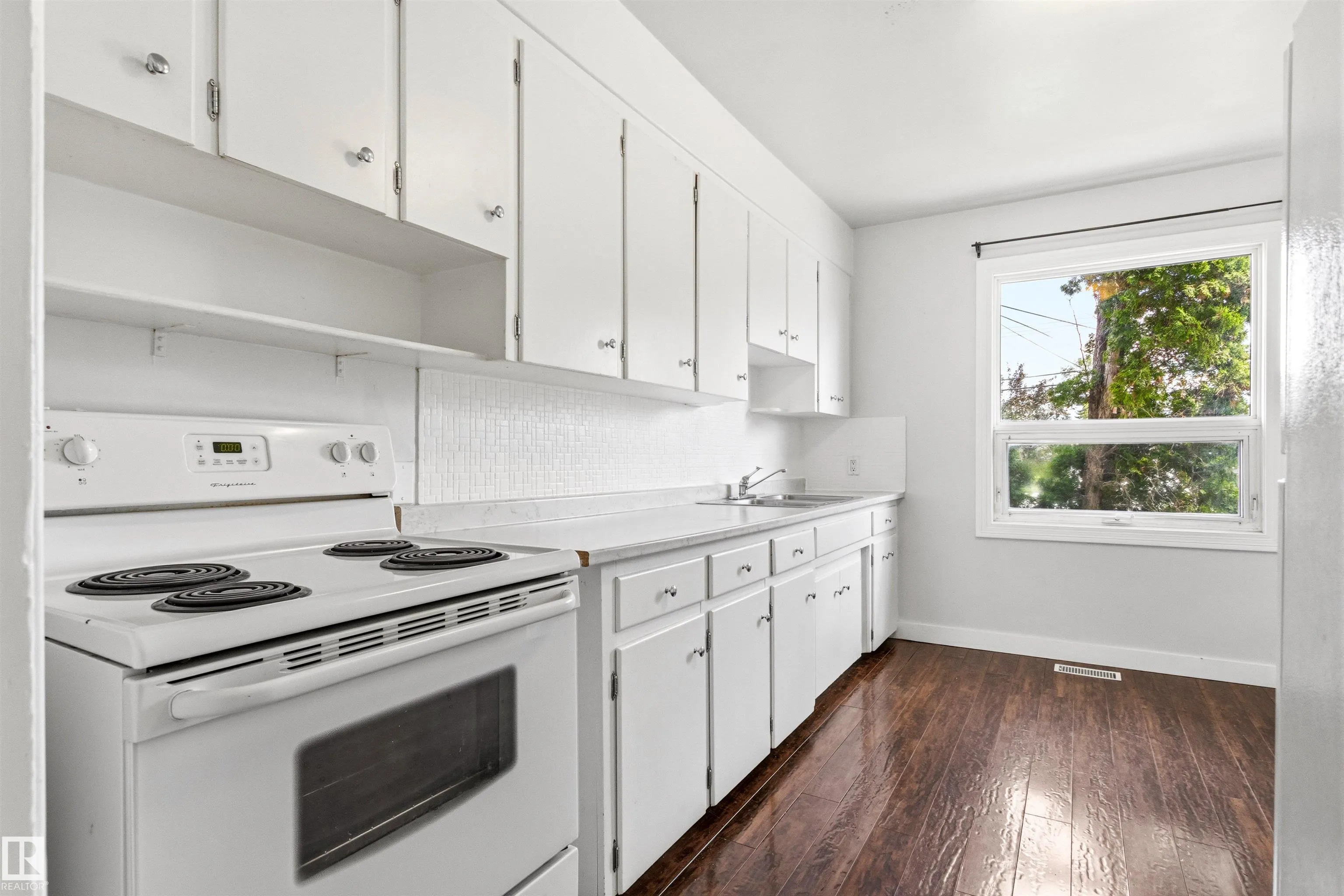 11115 11117 116 Street