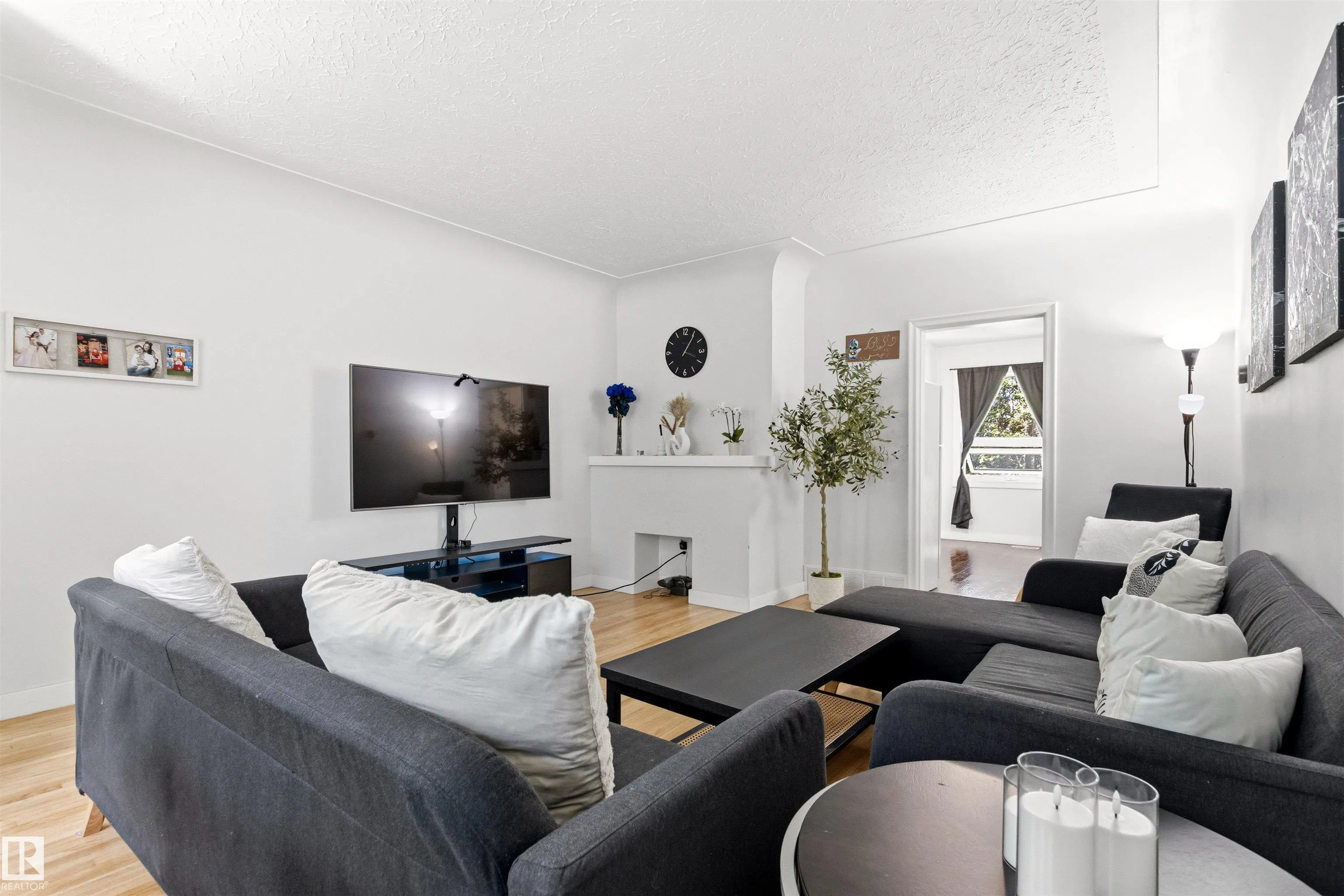 11115 11117 116 Street