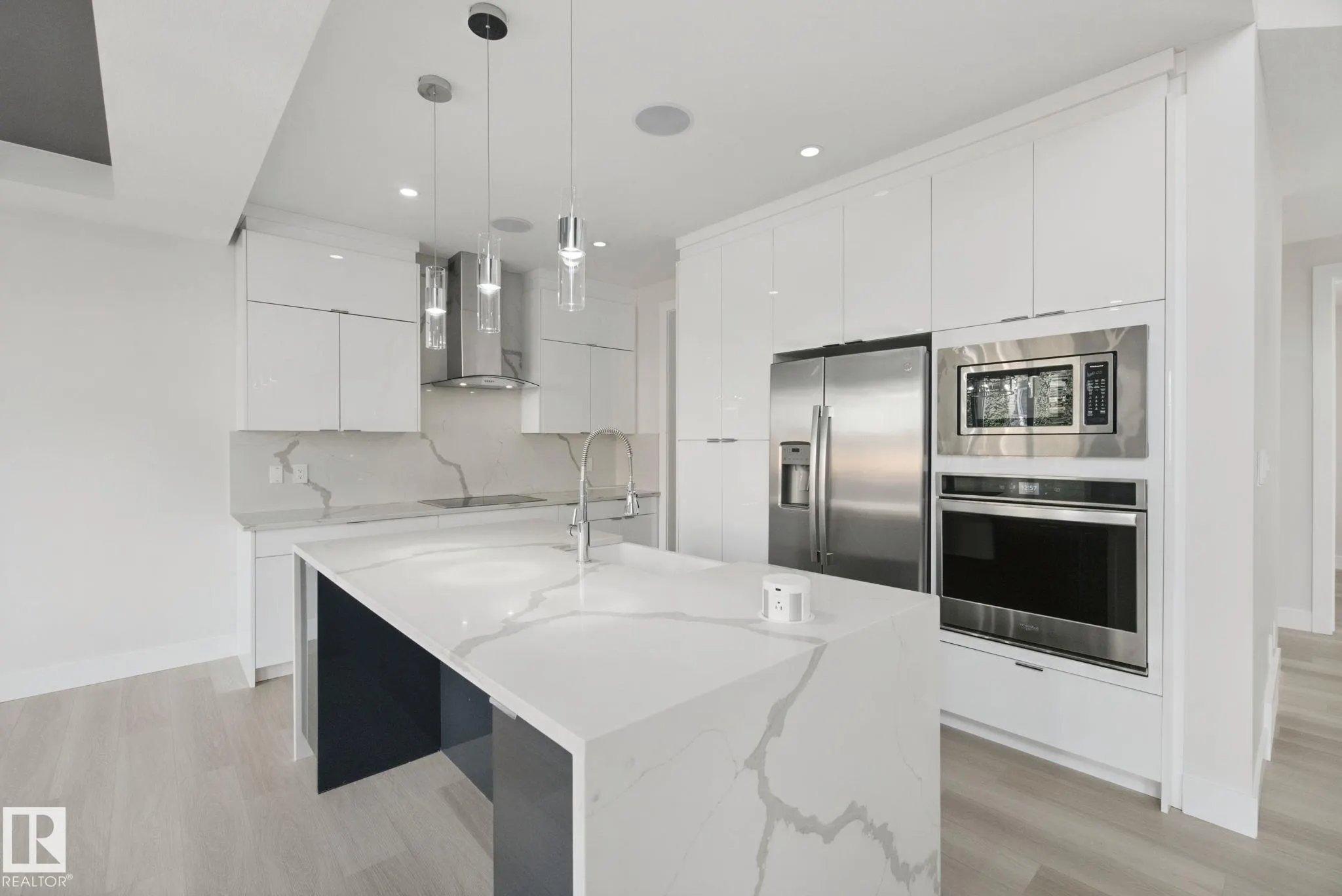 3699 HUMMINGBIRD Way
