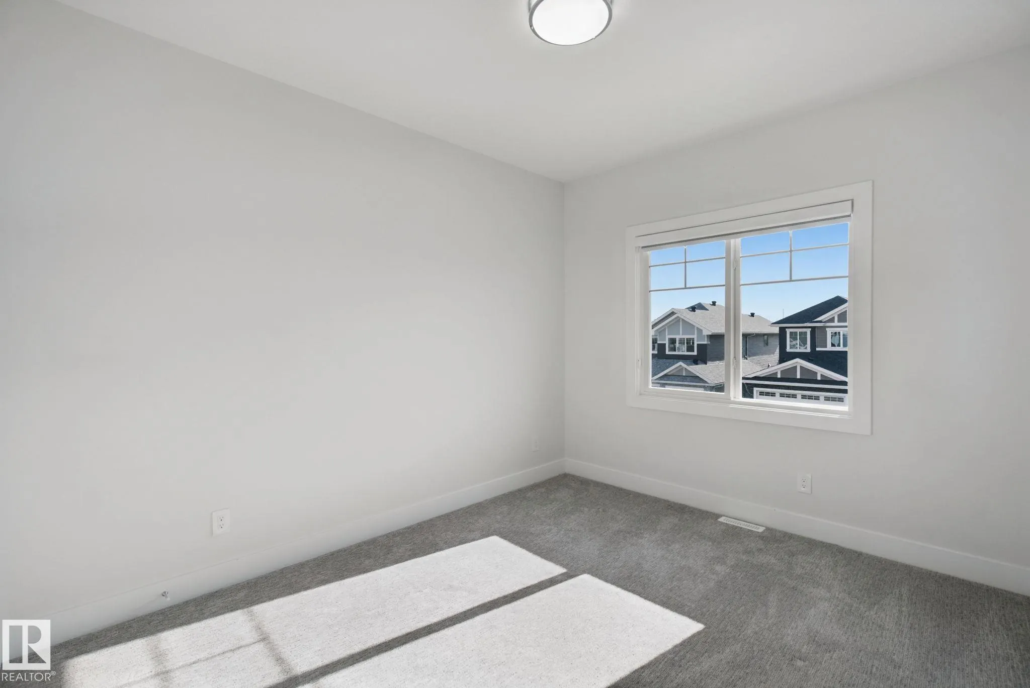 3699 HUMMINGBIRD Way