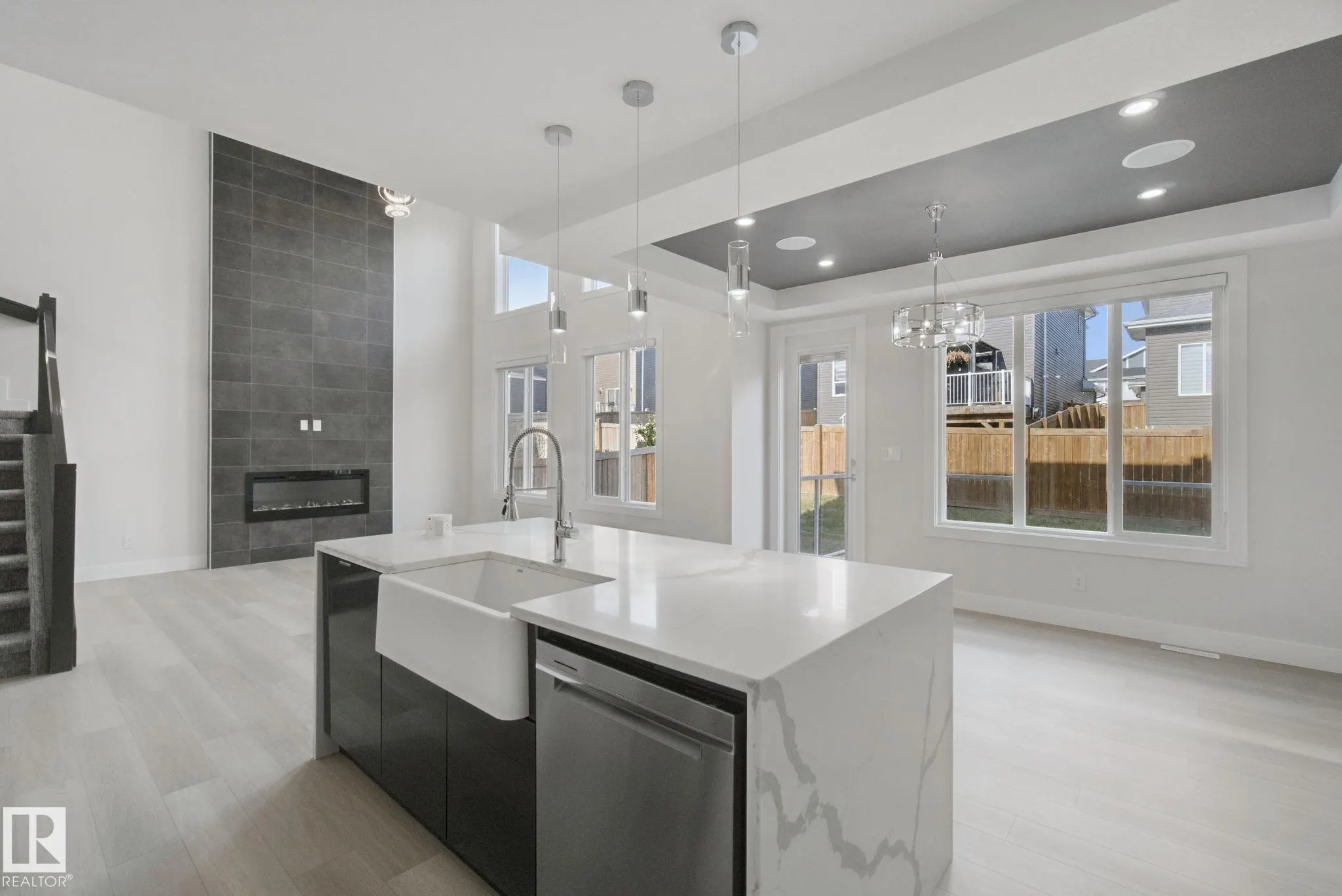 3699 HUMMINGBIRD Way