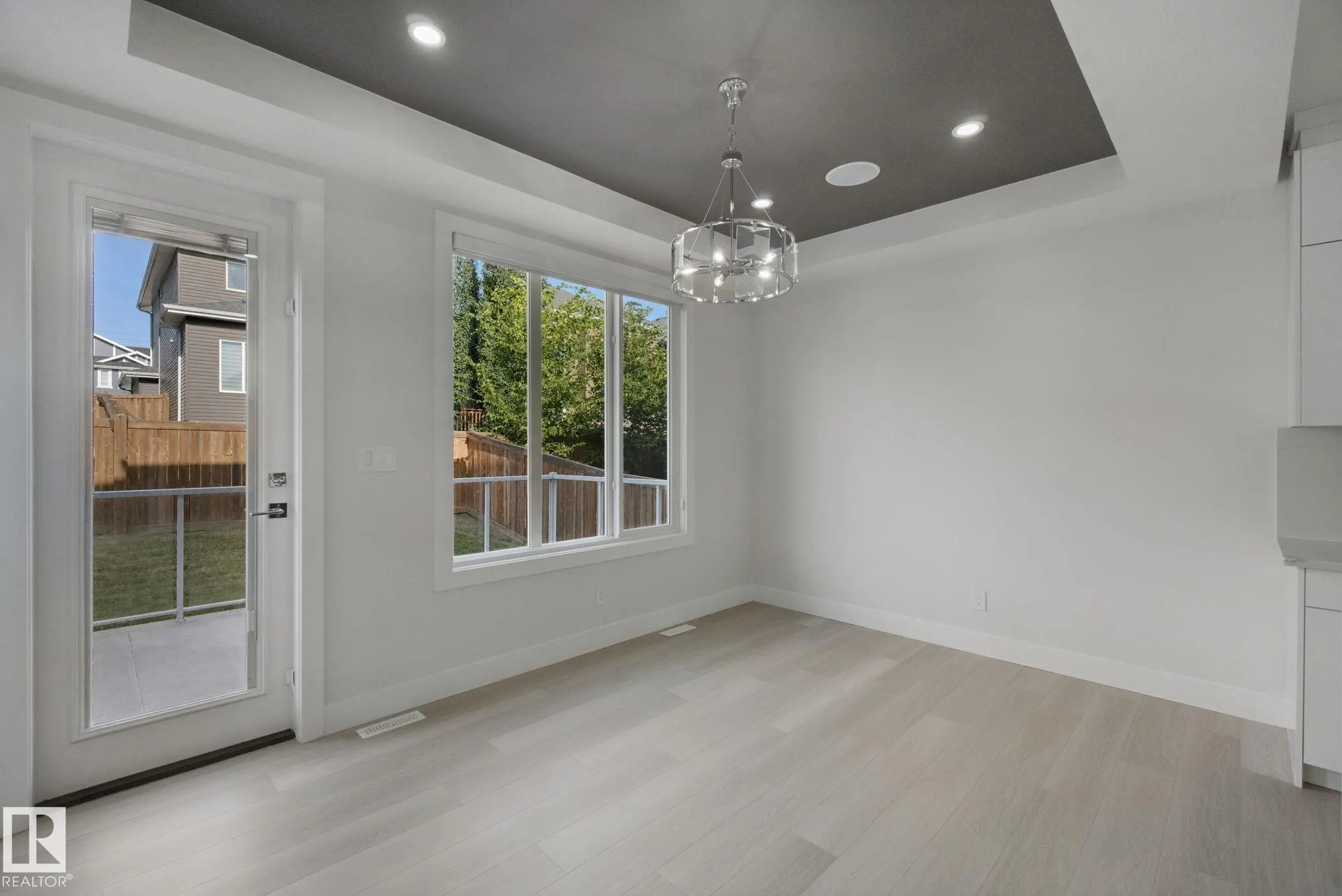 3699 HUMMINGBIRD Way