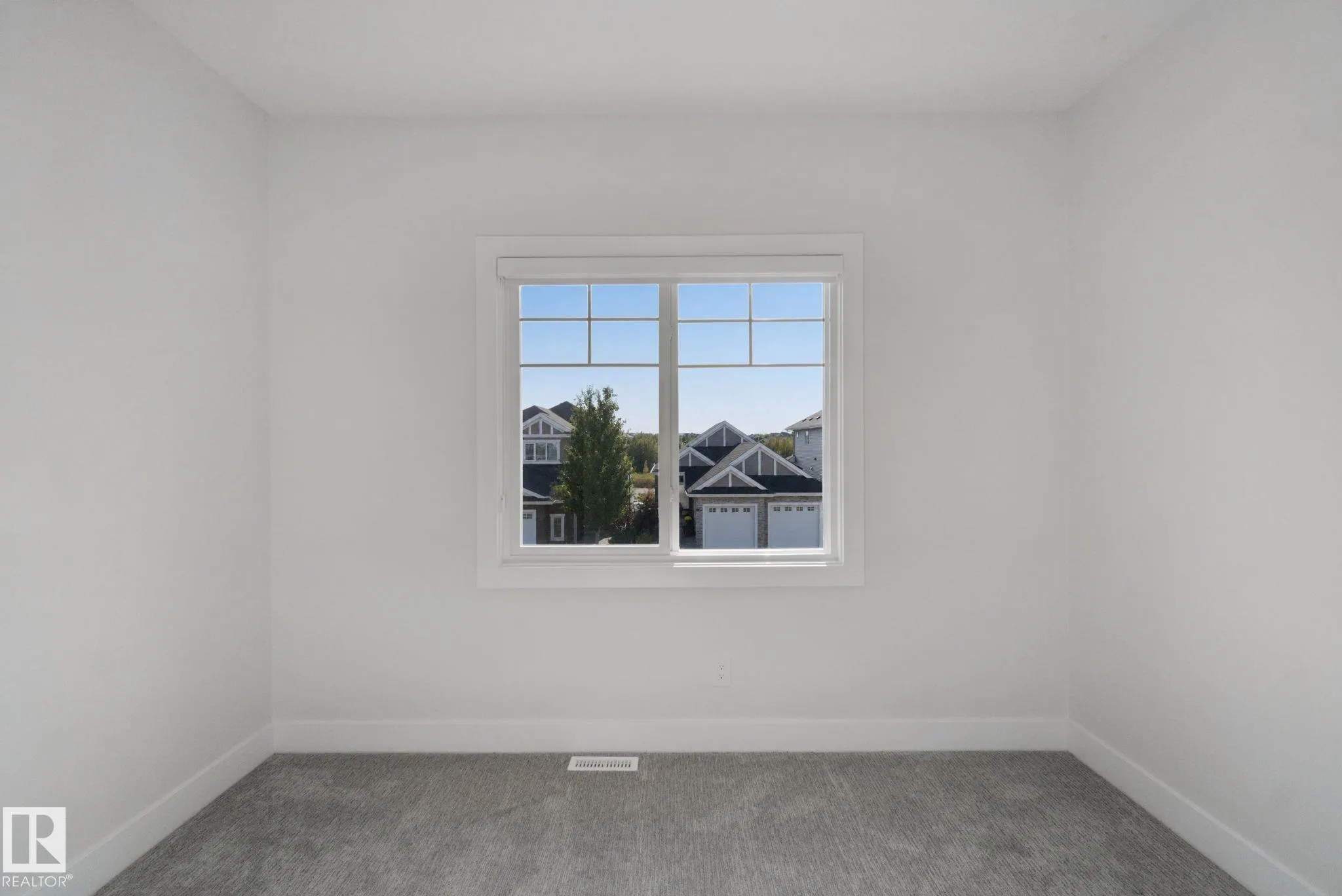 3699 HUMMINGBIRD Way