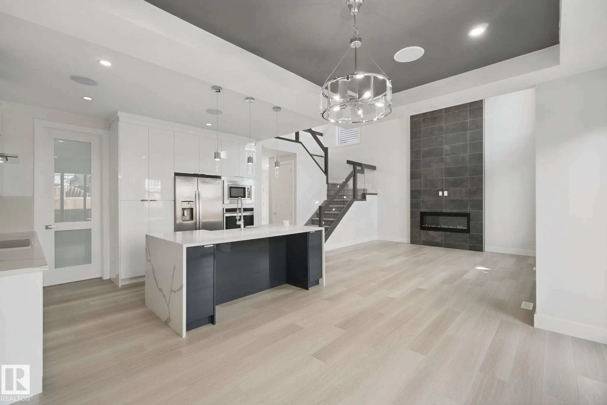 3699 HUMMINGBIRD Way