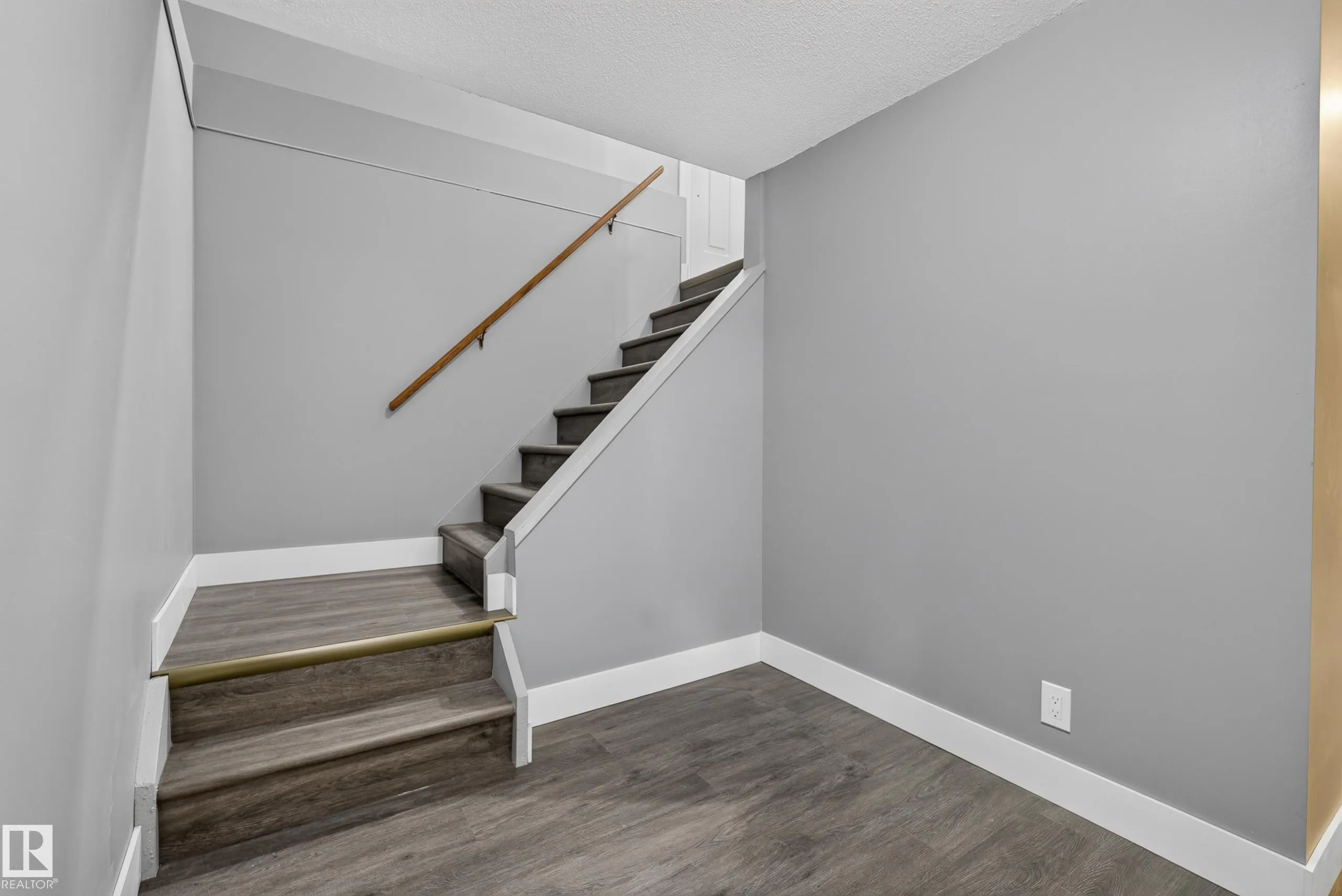 25 MILBURN Crescent