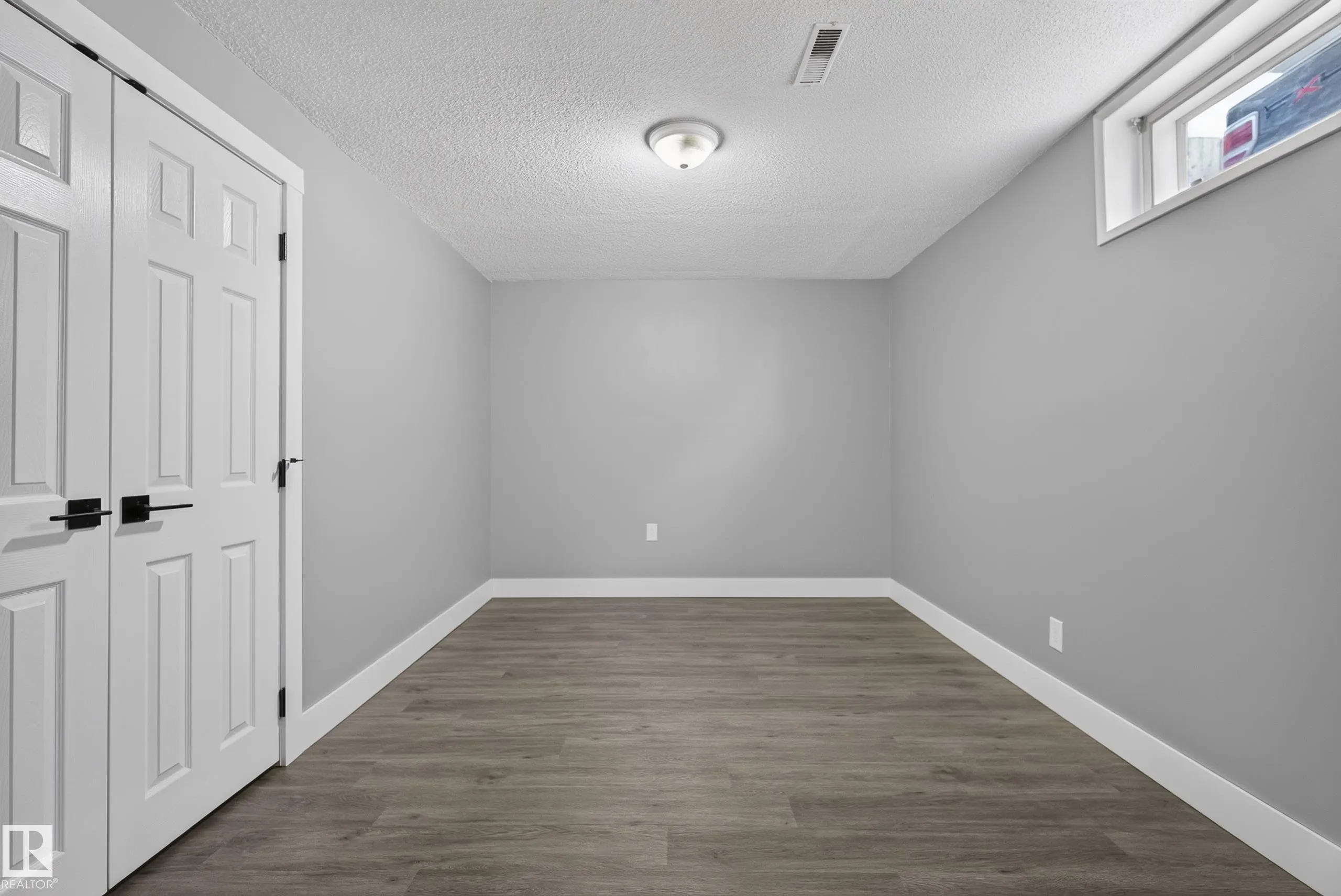 25 MILBURN Crescent