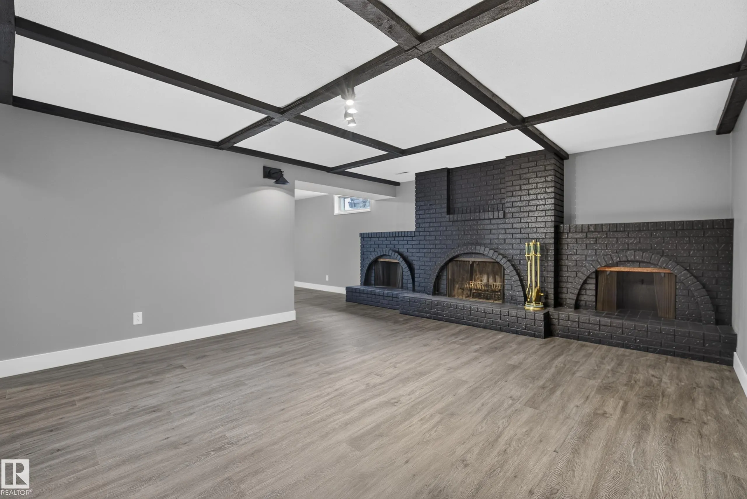 25 MILBURN Crescent