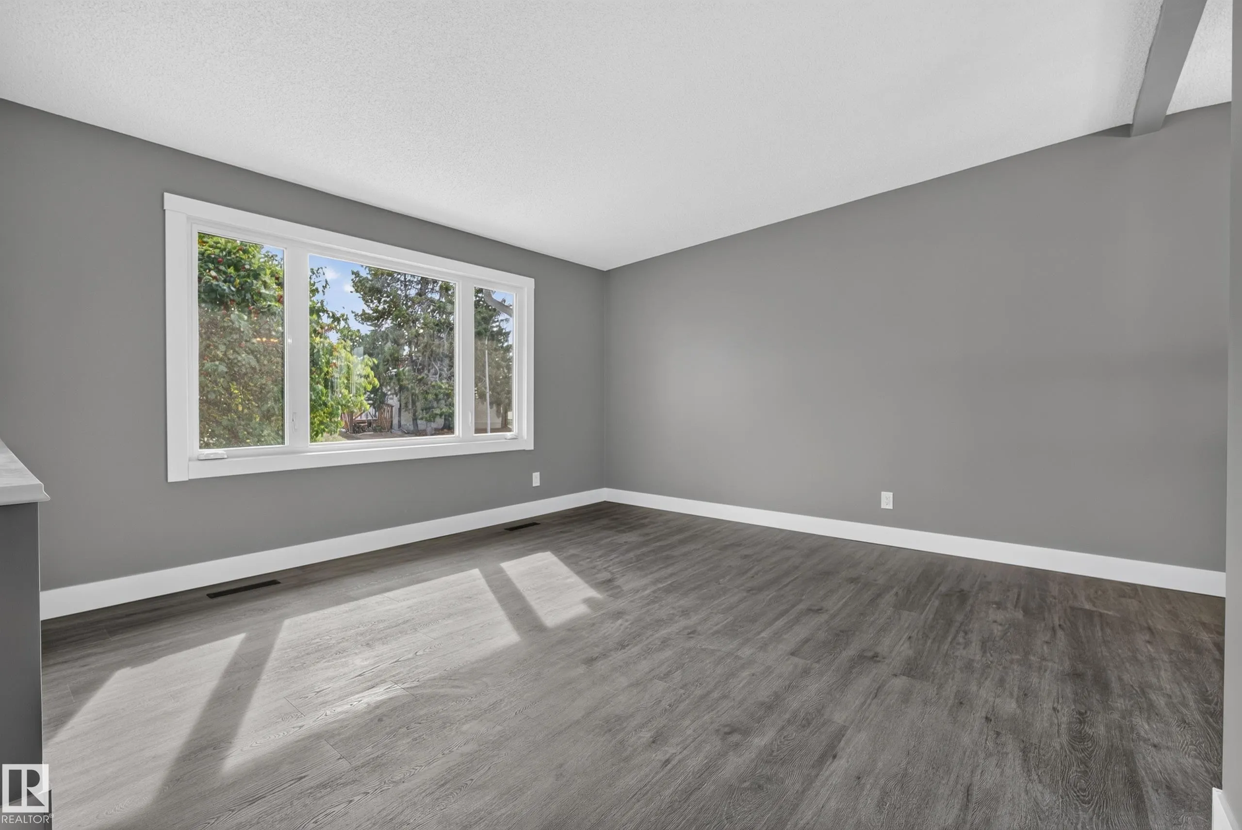 25 MILBURN Crescent