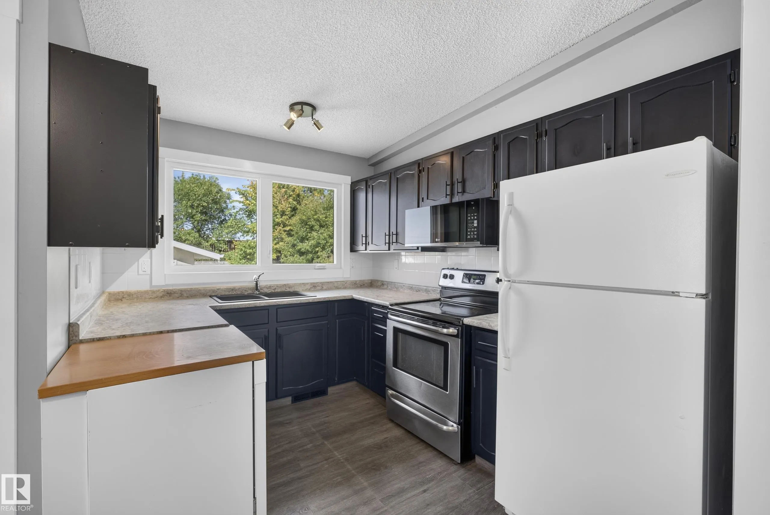 25 MILBURN Crescent