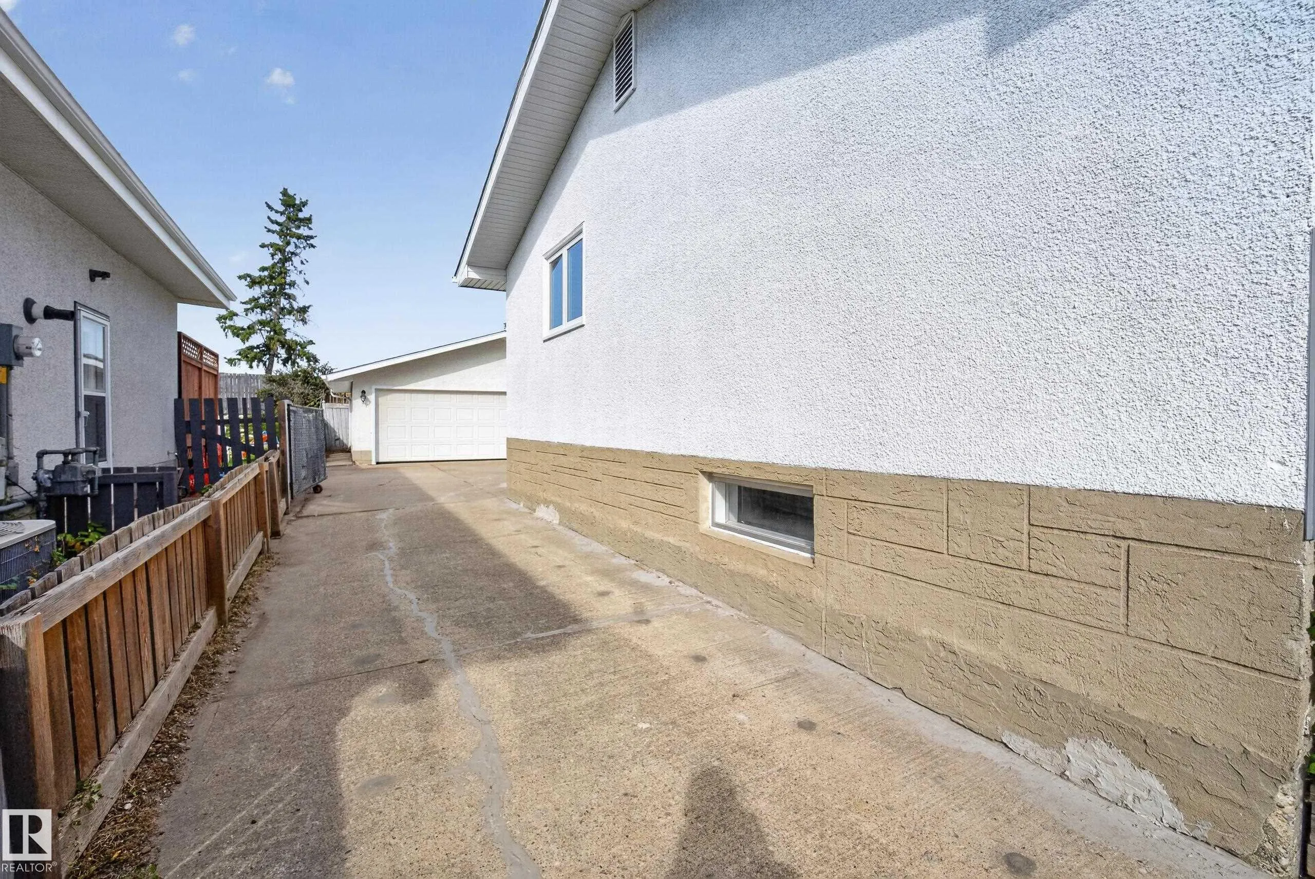25 MILBURN Crescent