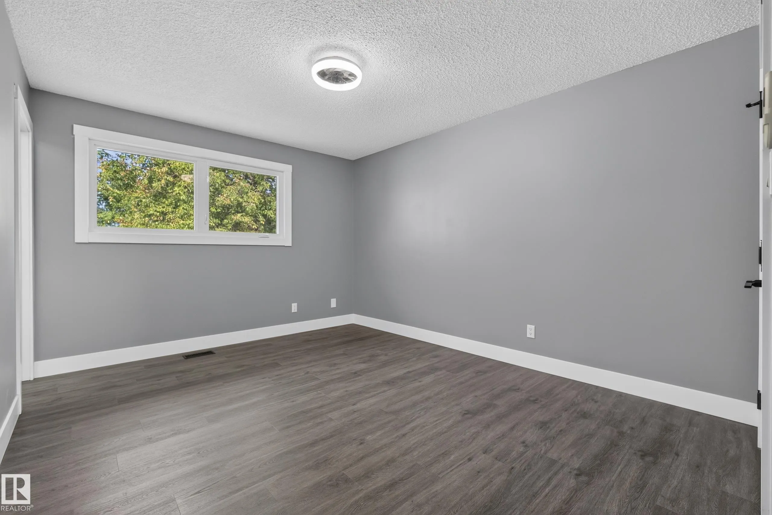 25 MILBURN Crescent