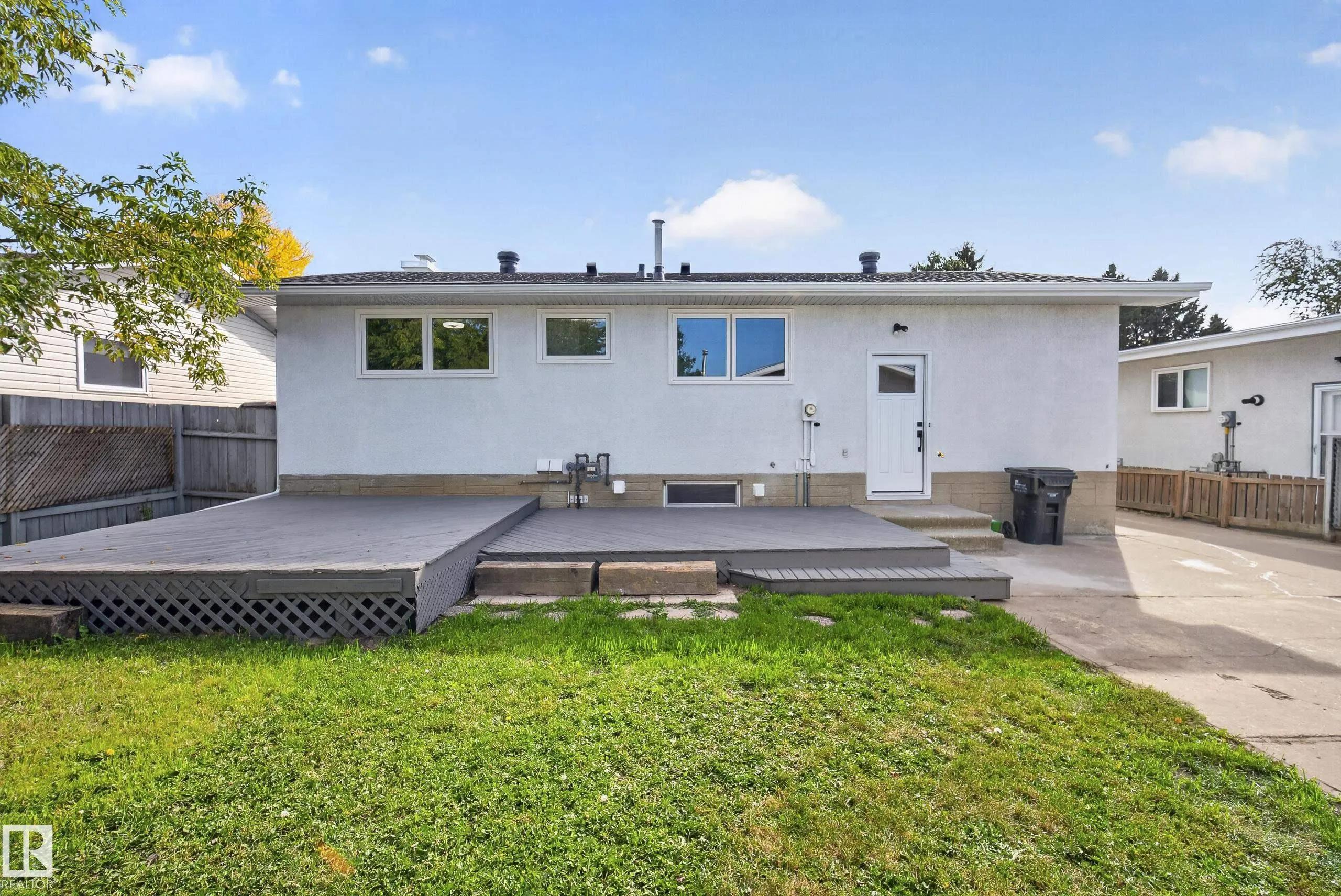 25 MILBURN Crescent