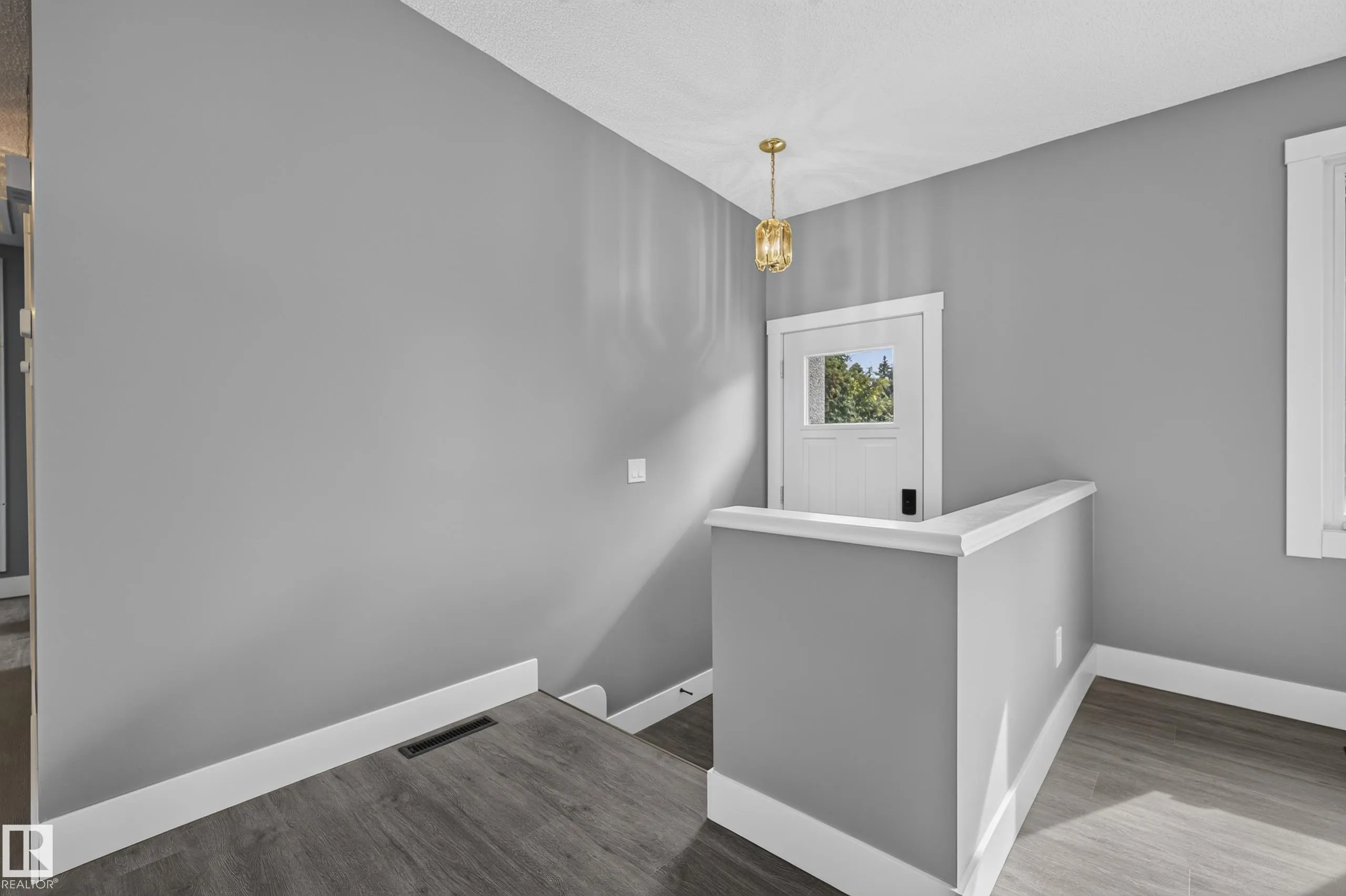 25 MILBURN Crescent