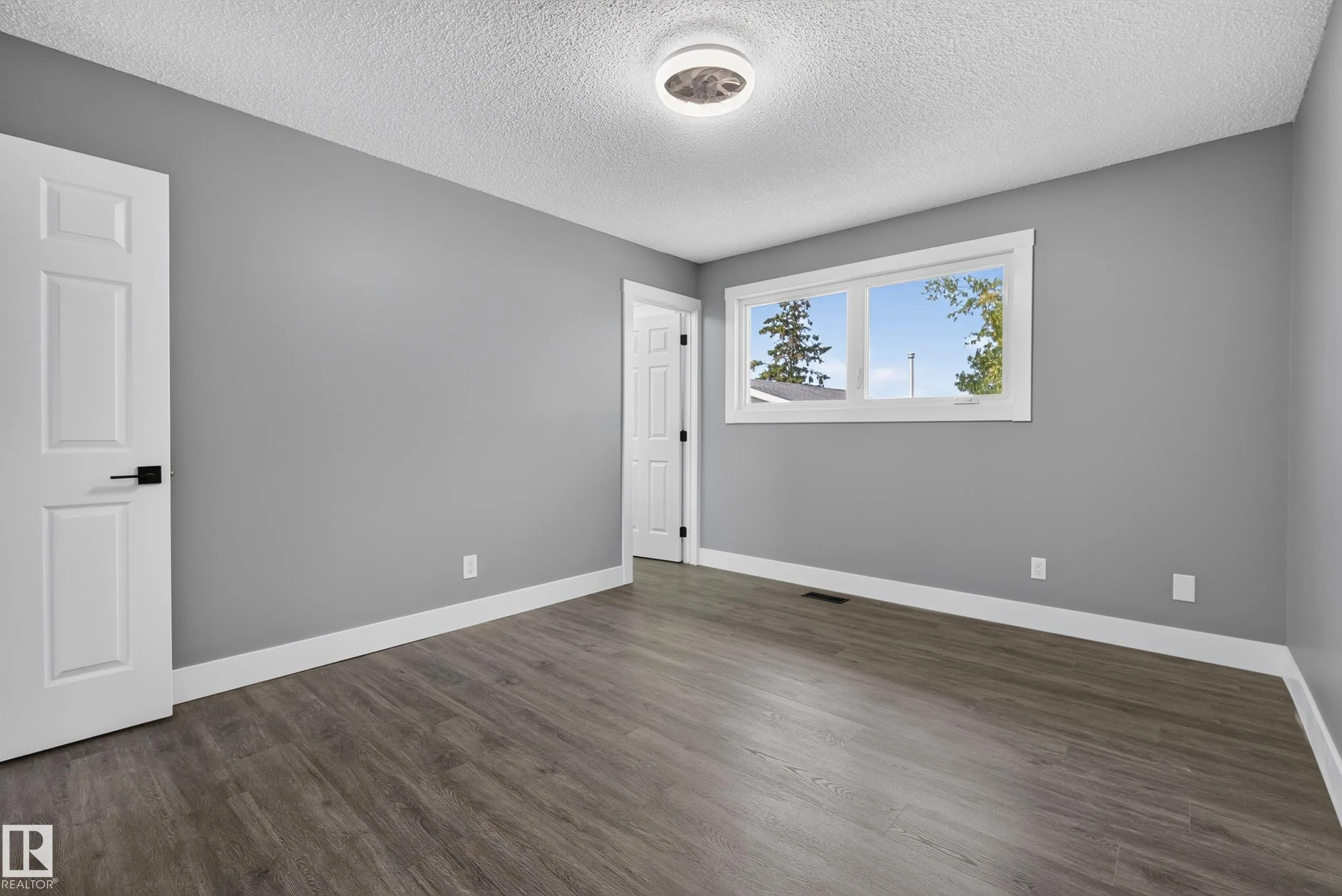 25 MILBURN Crescent