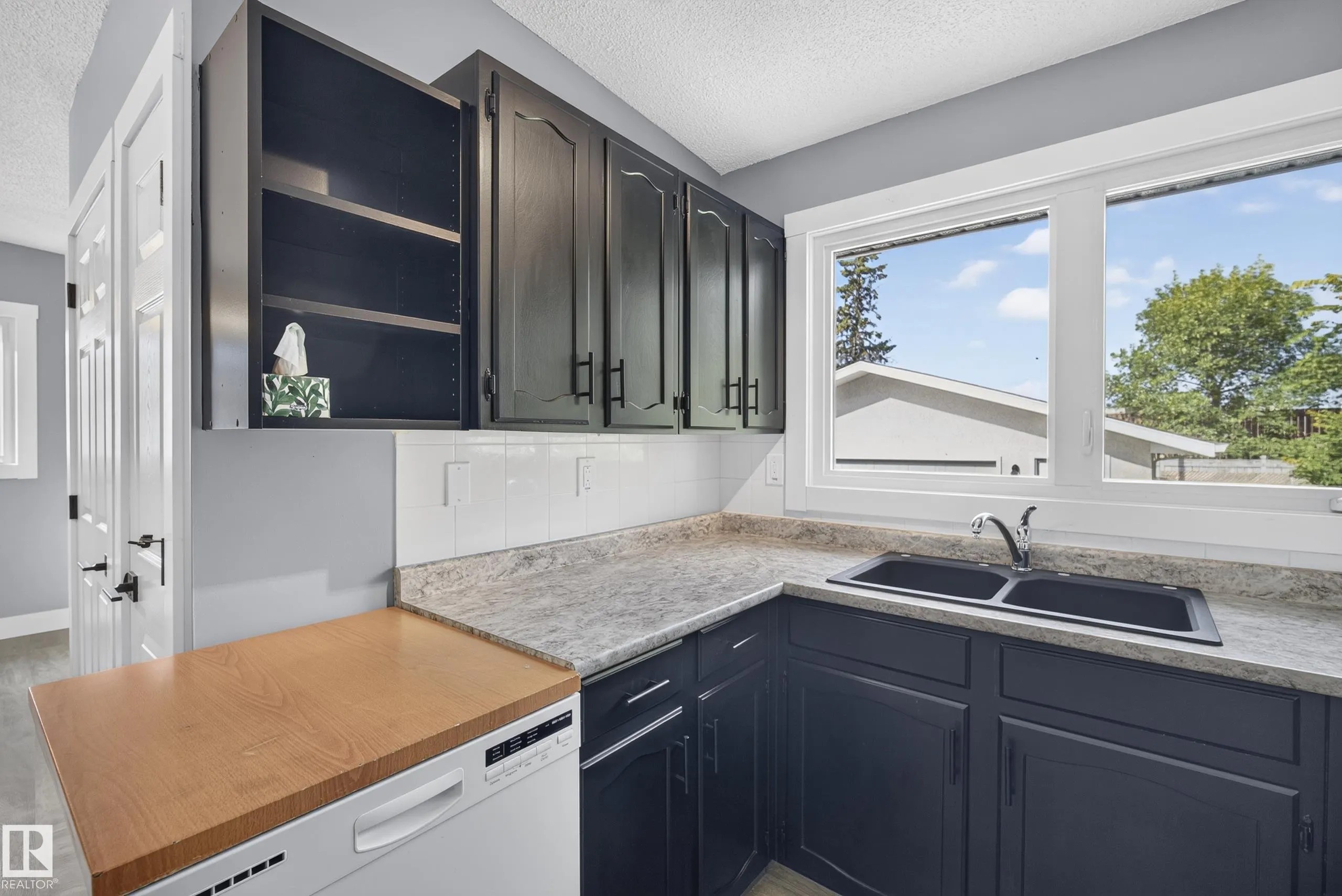 25 MILBURN Crescent