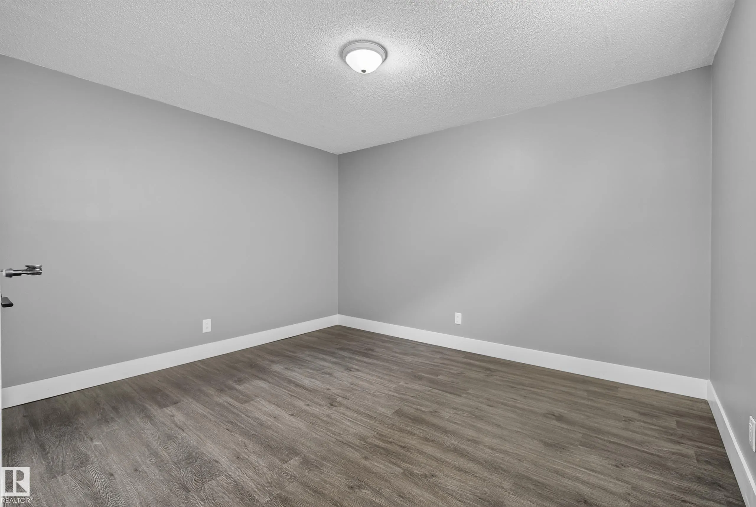 25 MILBURN Crescent
