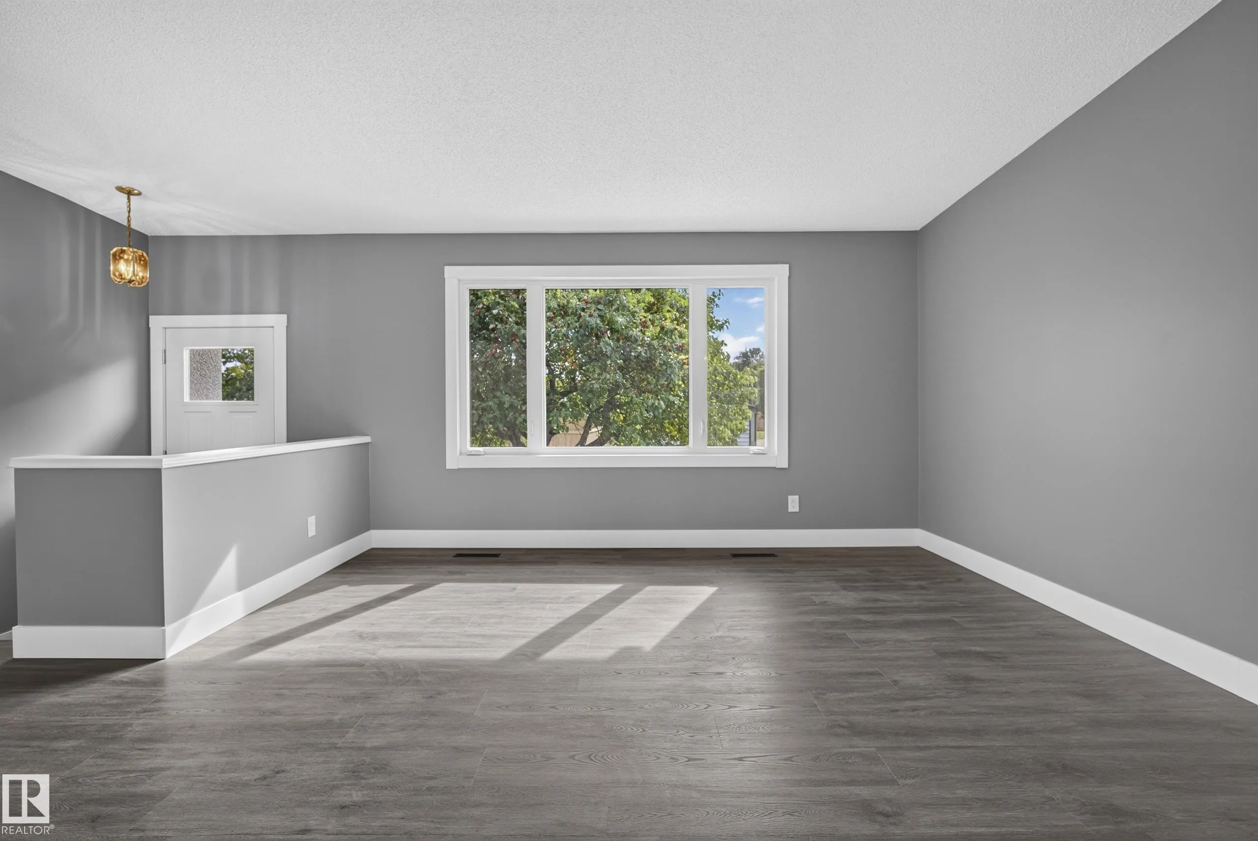 25 MILBURN Crescent