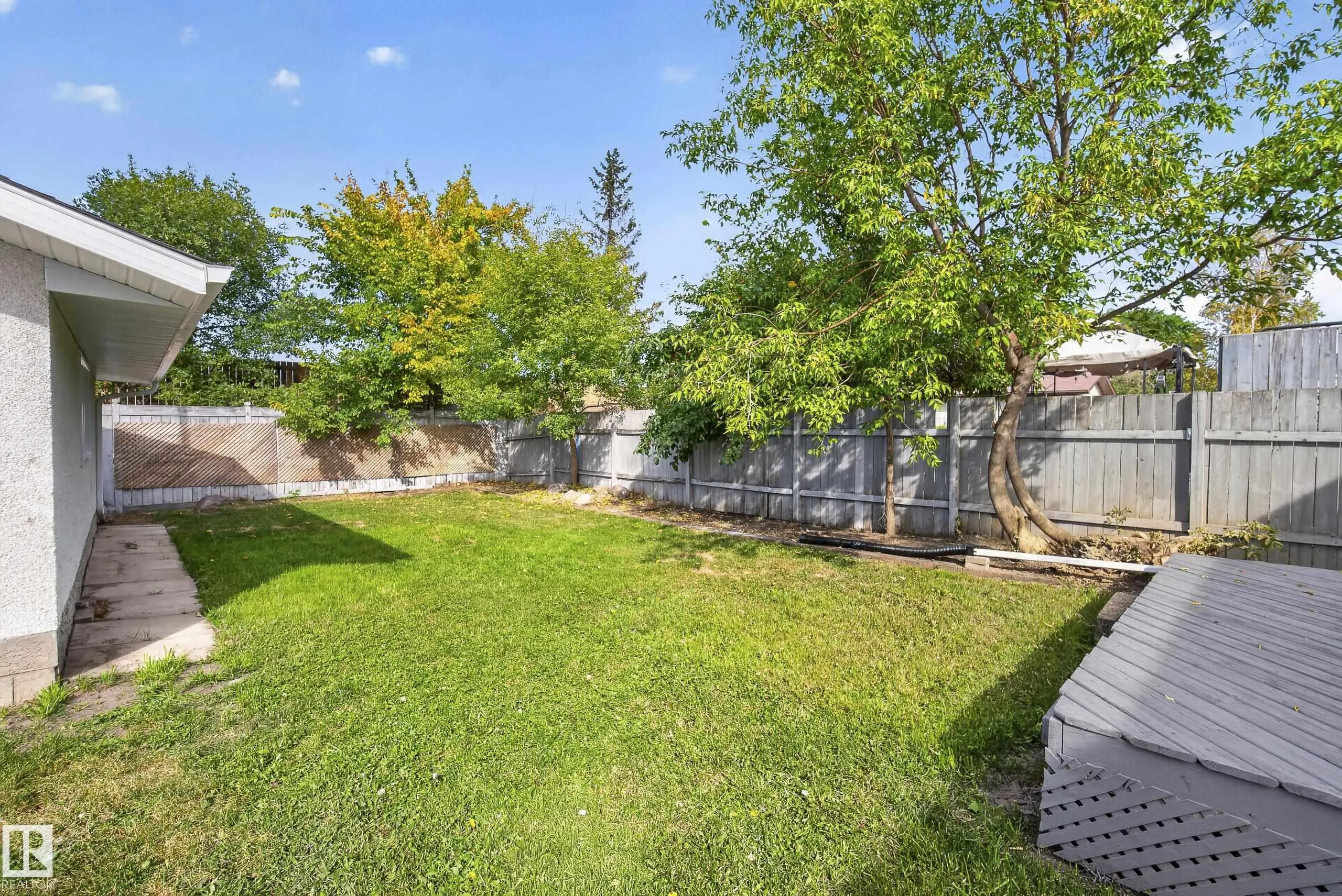 25 MILBURN Crescent