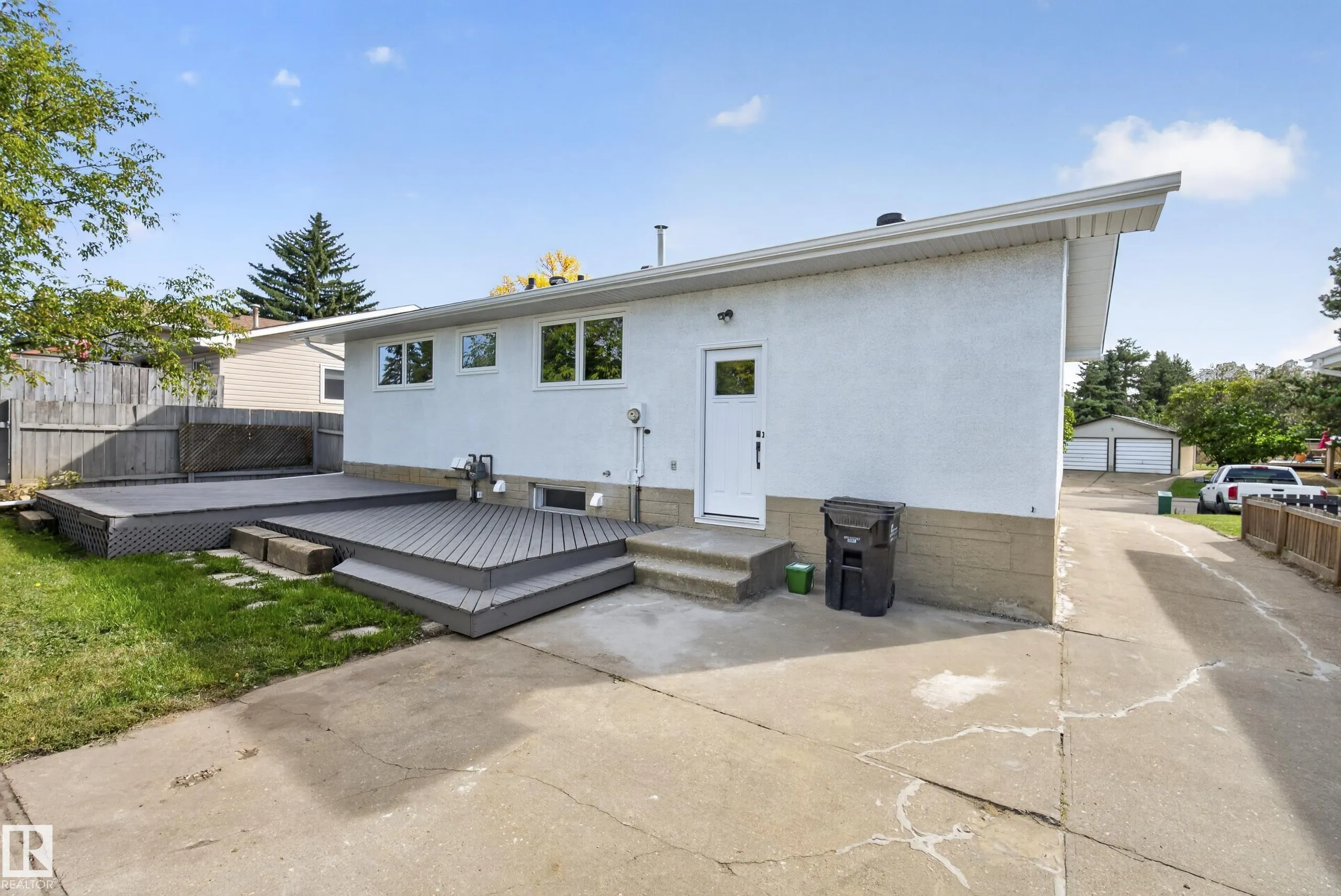 25 MILBURN Crescent