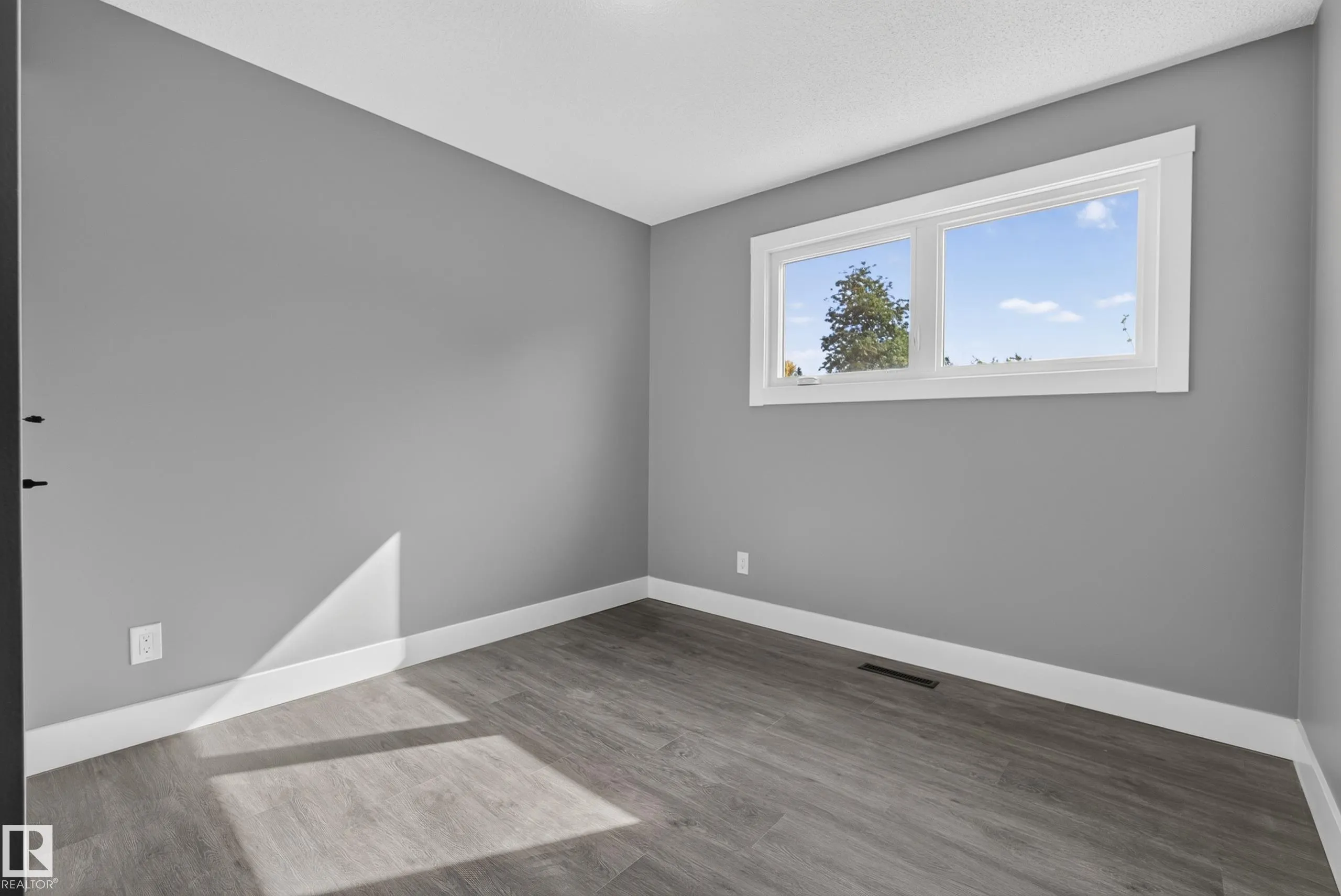 25 MILBURN Crescent