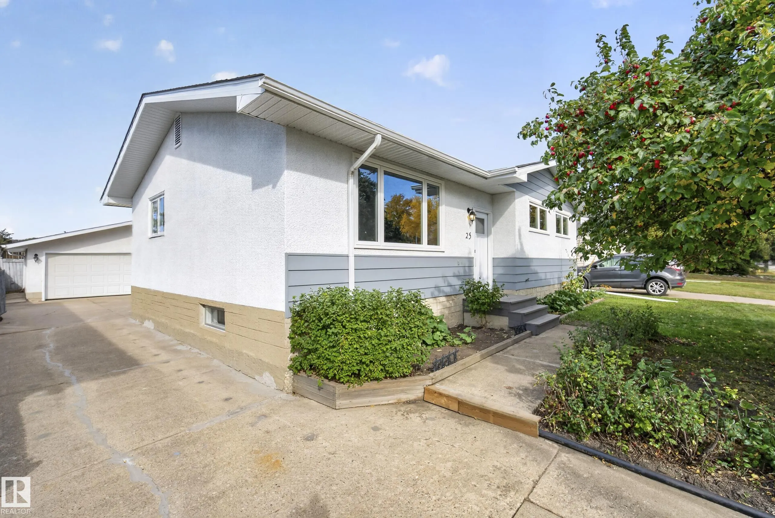 25 MILBURN Crescent