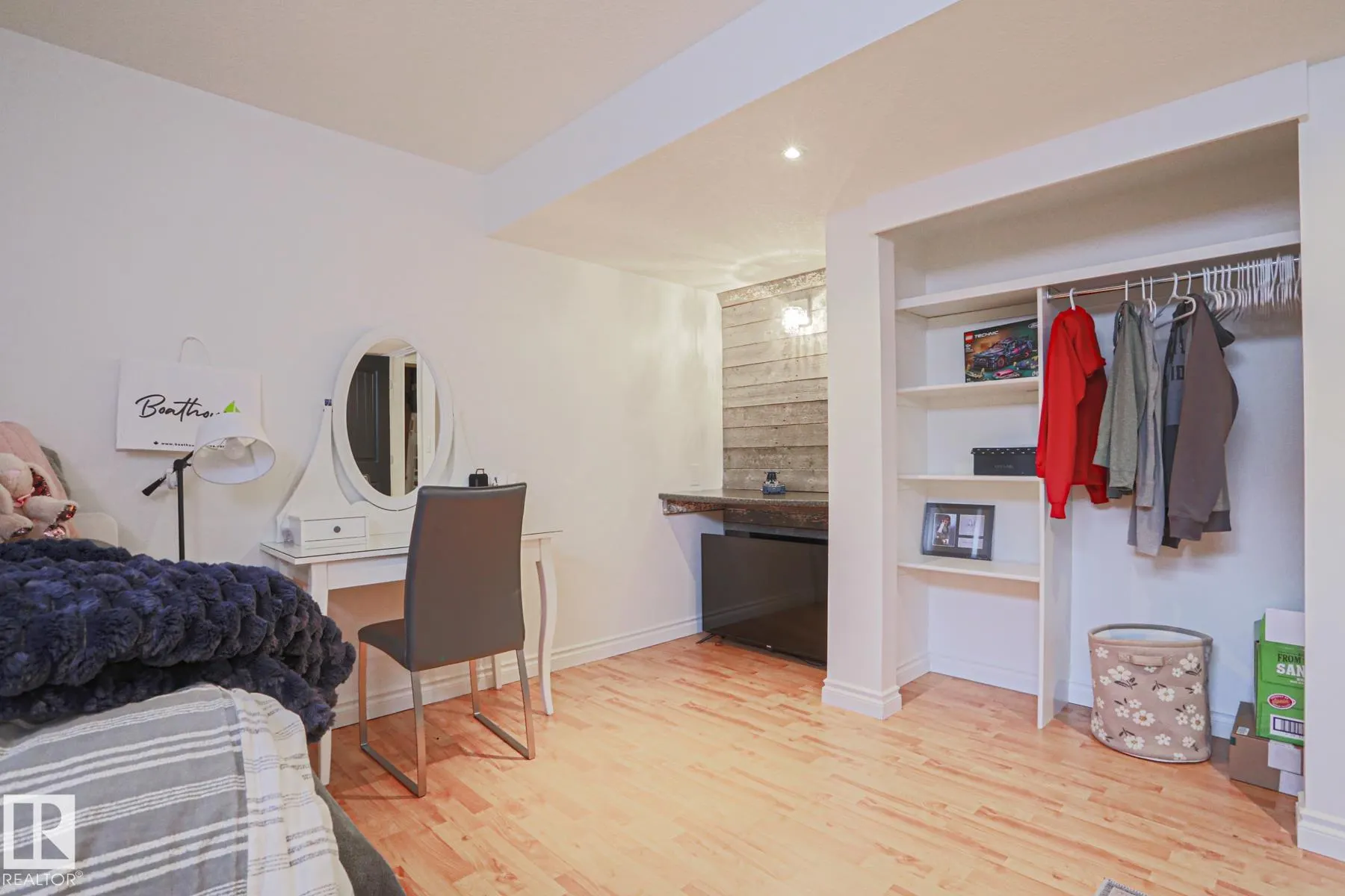 2 Hillview Crescent