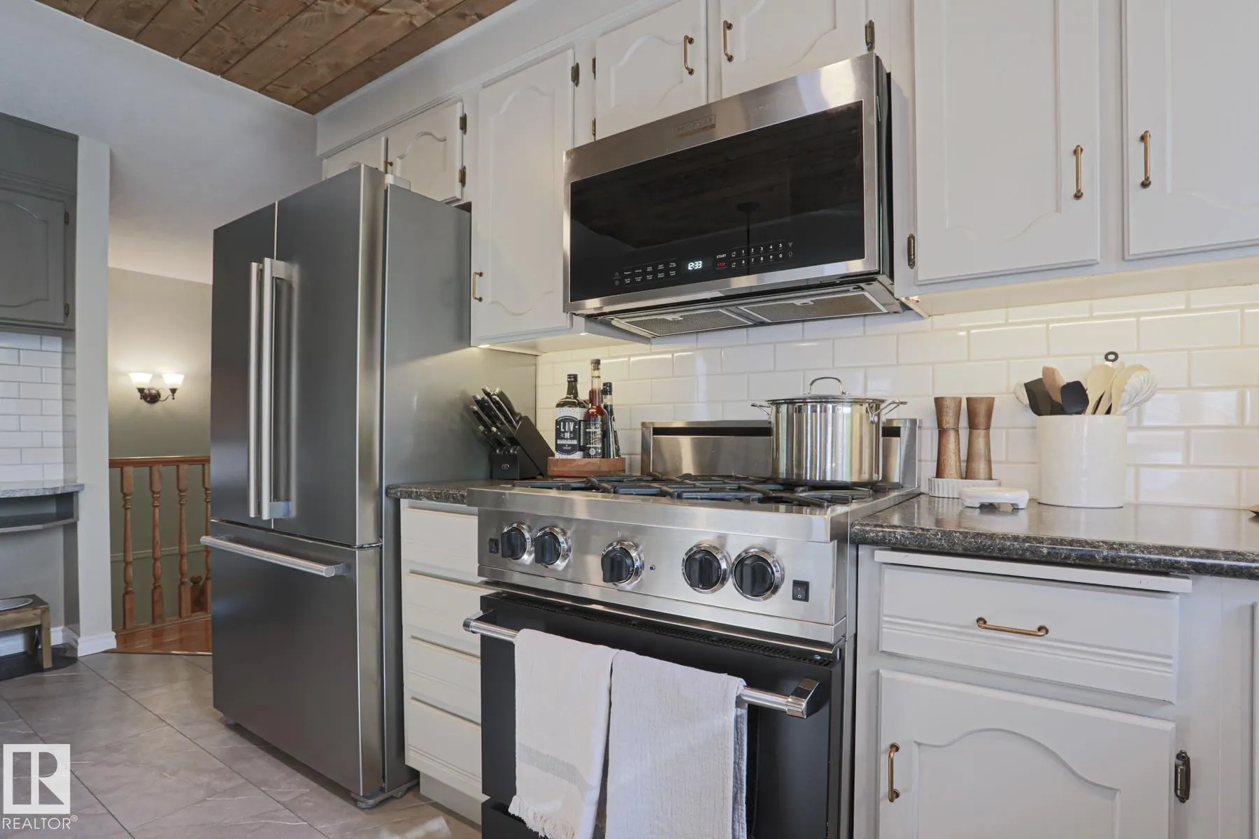 2 Hillview Crescent
